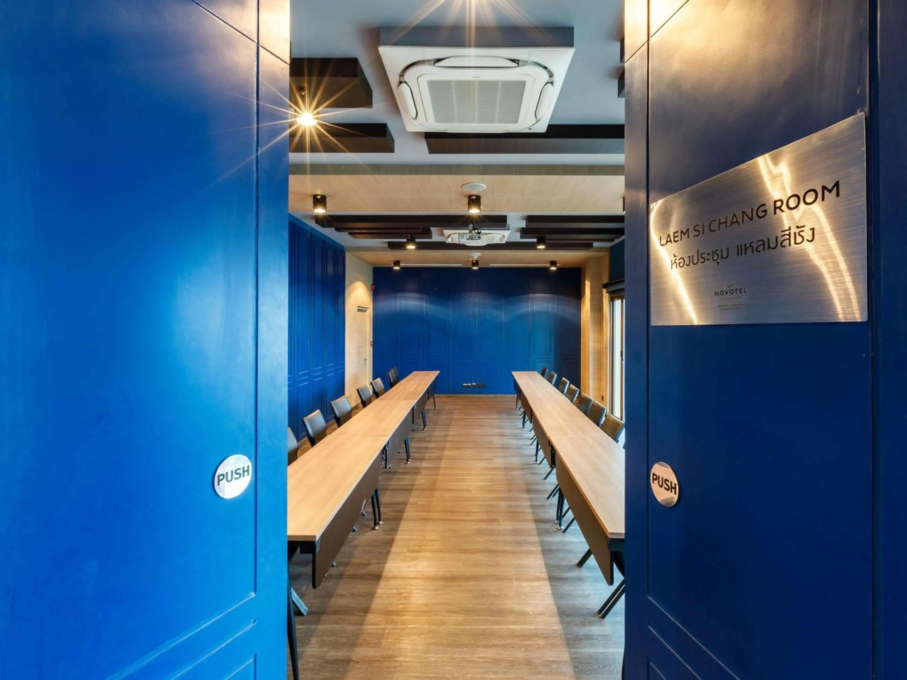 Meeting/conference room in Novotel Koh Si Chang