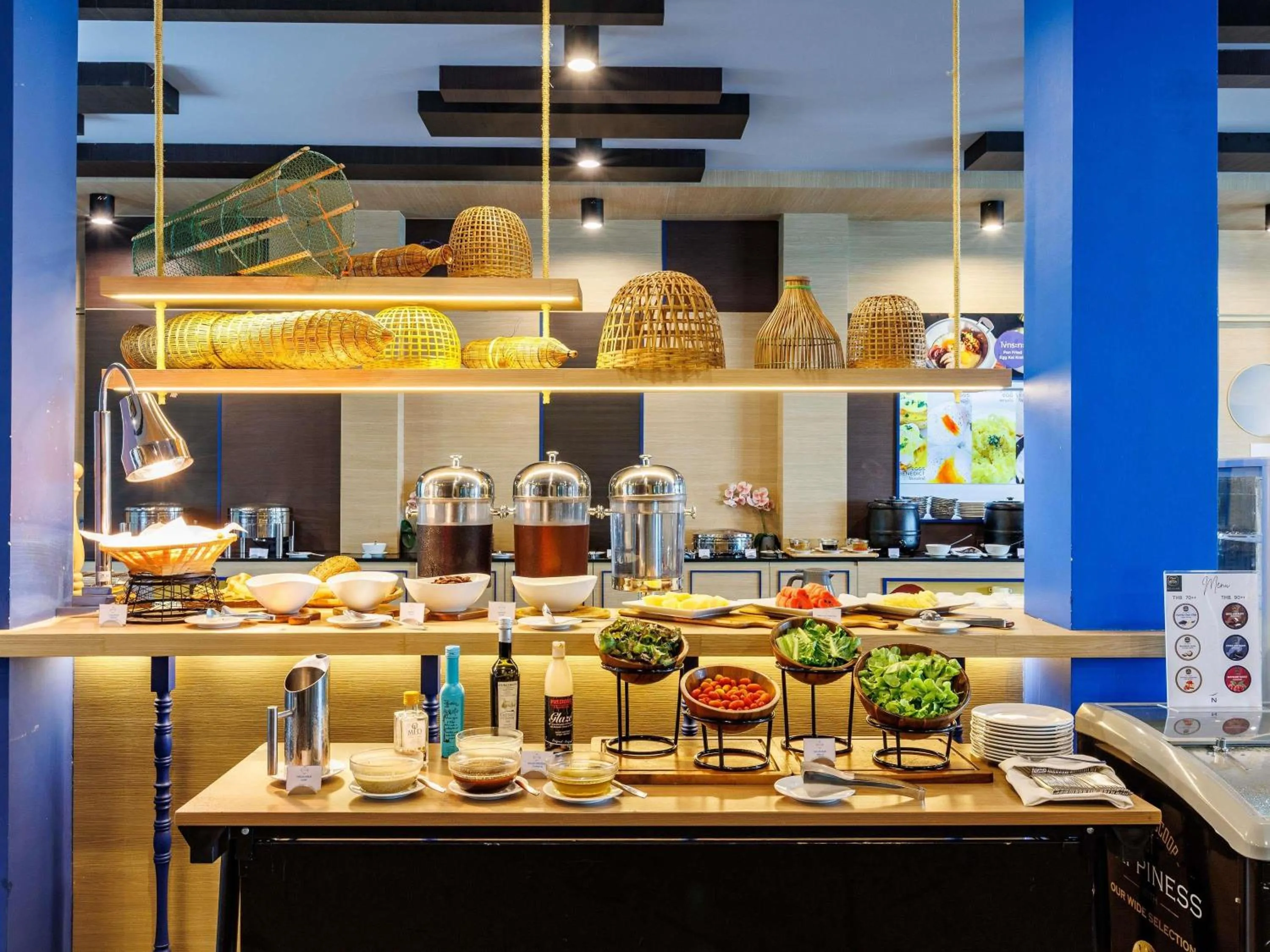 Restaurant/places to eat in Novotel Koh Si Chang