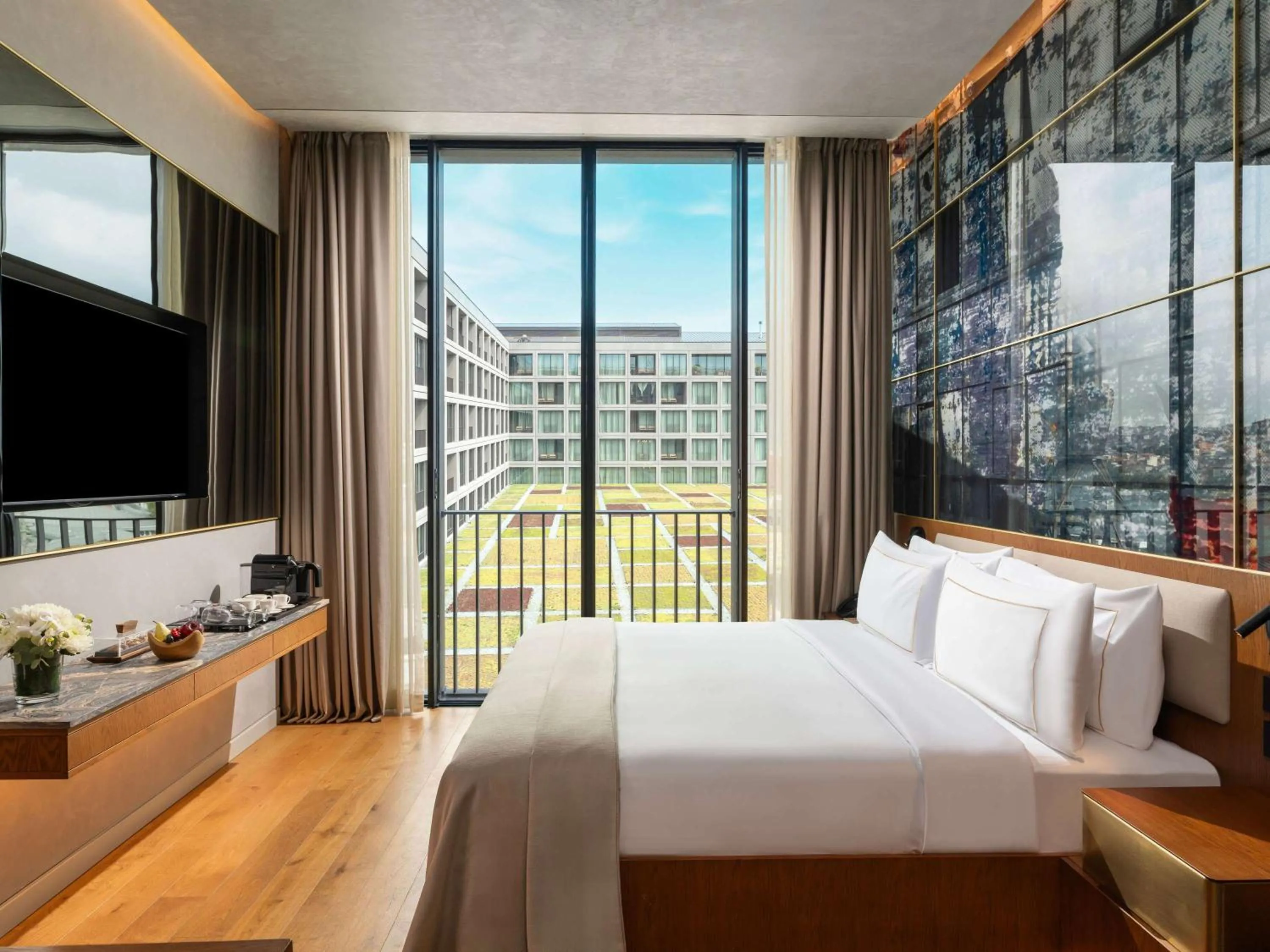 Junior Suite with Partial Sea View in Rixos Tersane Istanbul