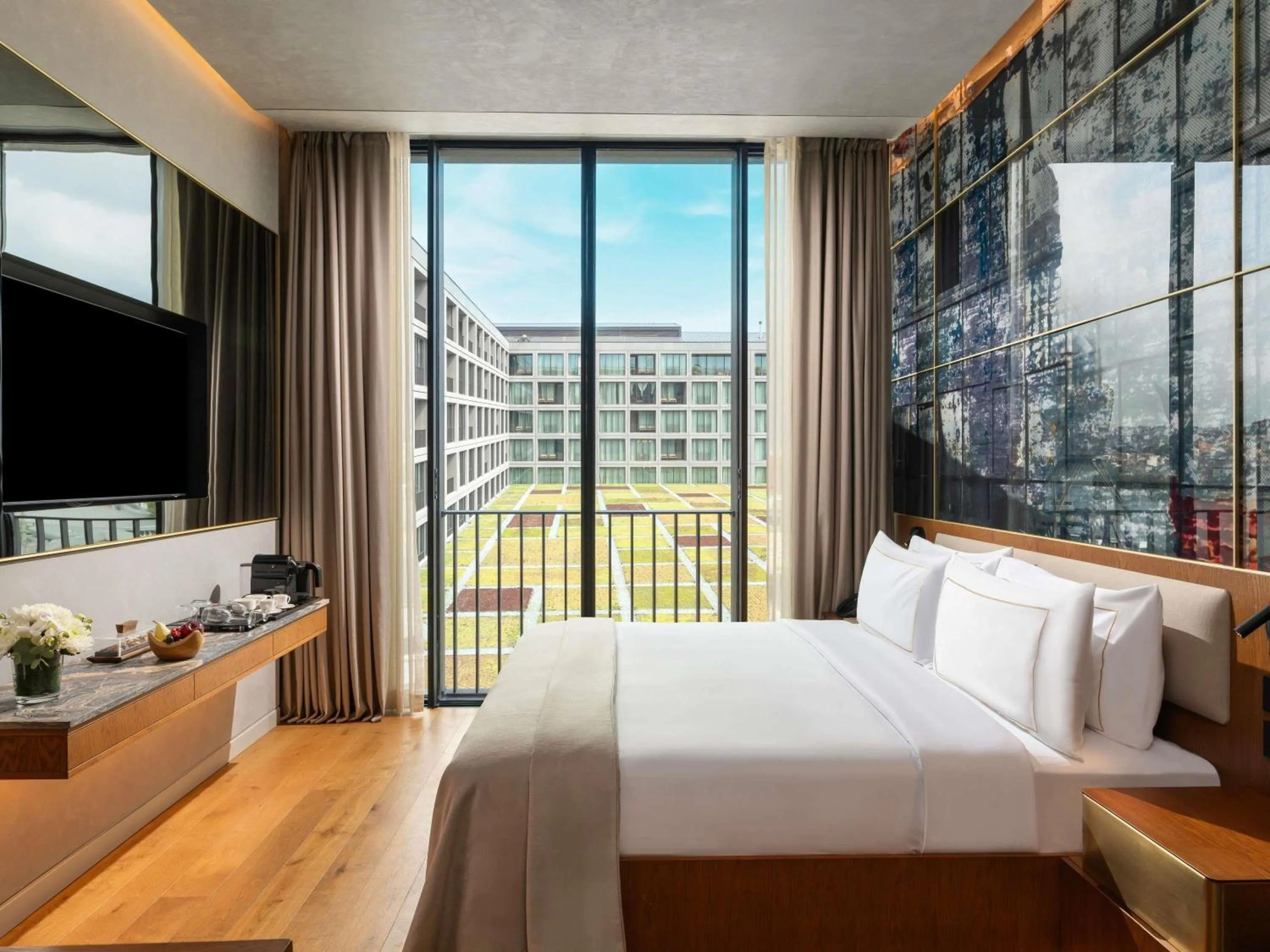 Bedroom, Bed in Rixos Tersane Istanbul