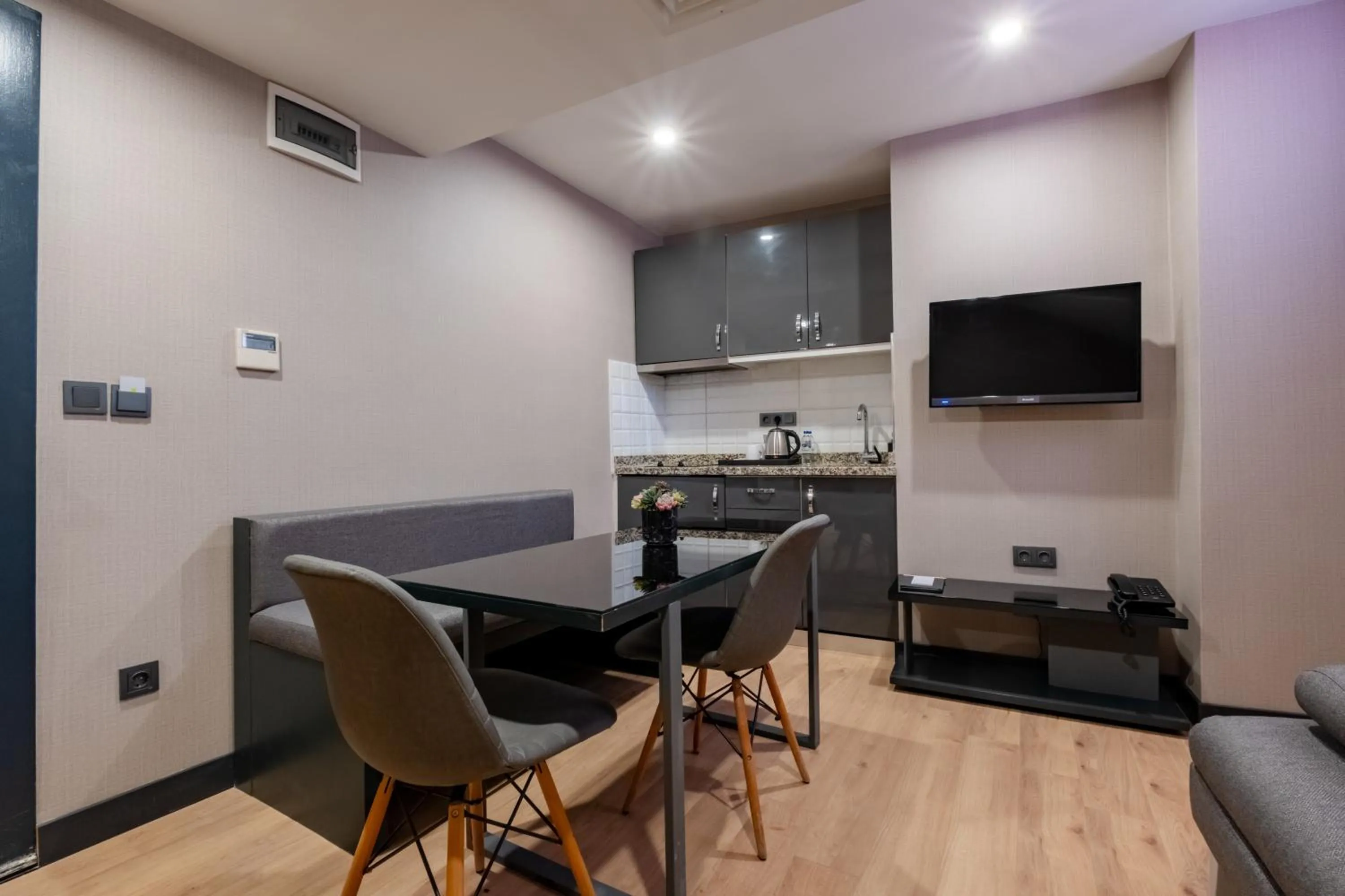 Coffee/tea facilities in The Row Suites Taksim