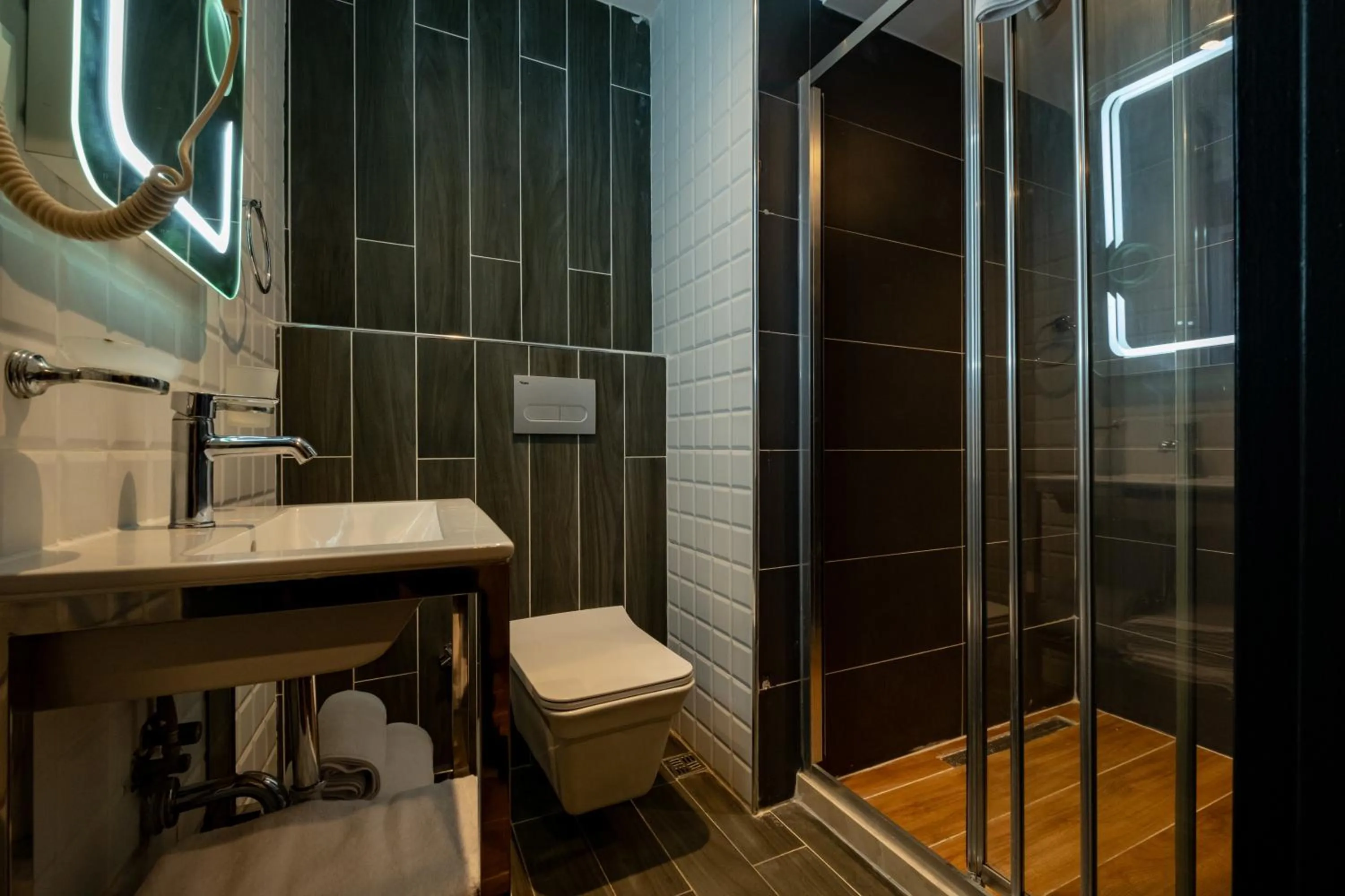 Shower in The Row Suites Taksim