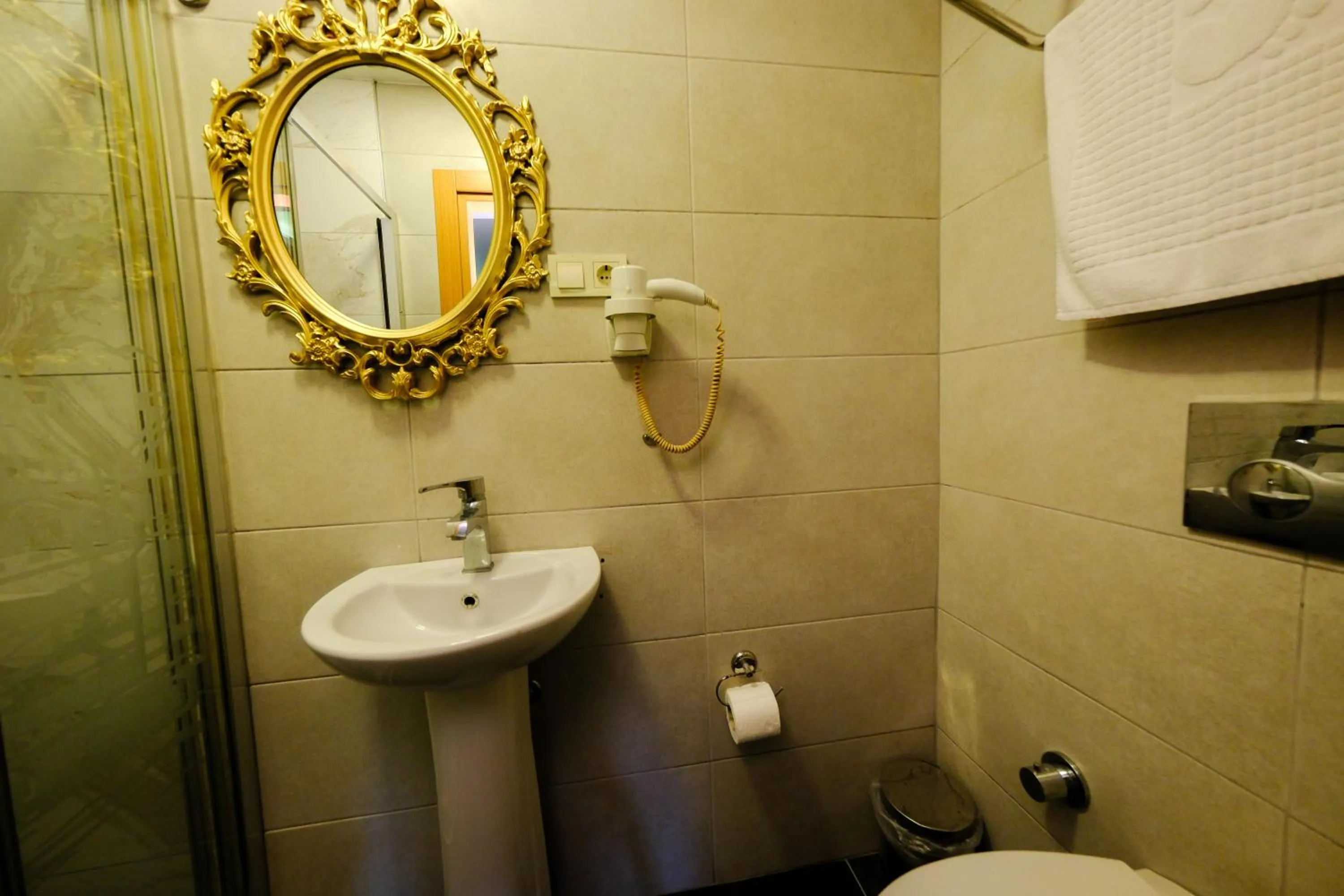 Shower in Taksim Celebi Suites