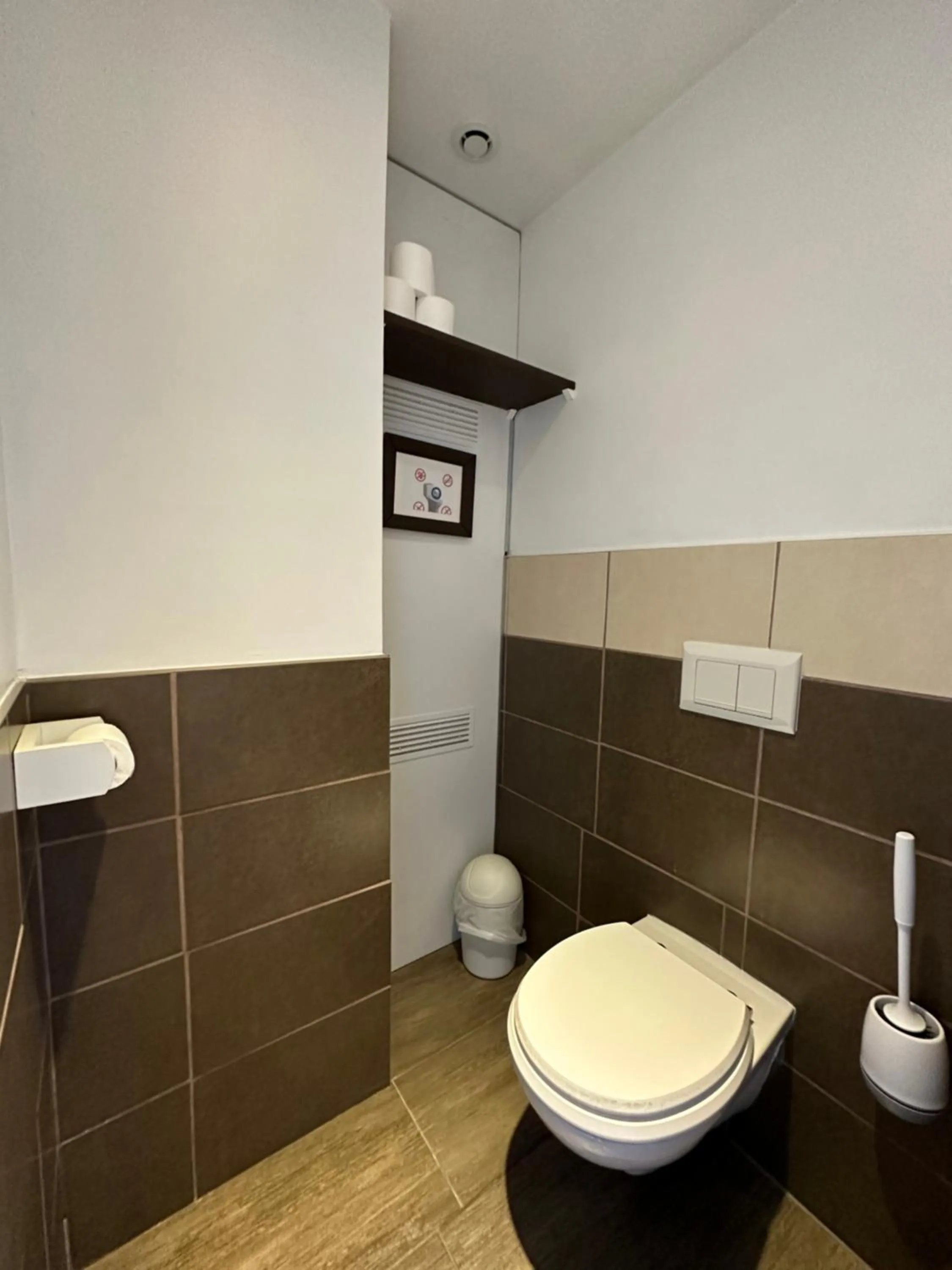 Toilet in La Chambre de l'Olivier