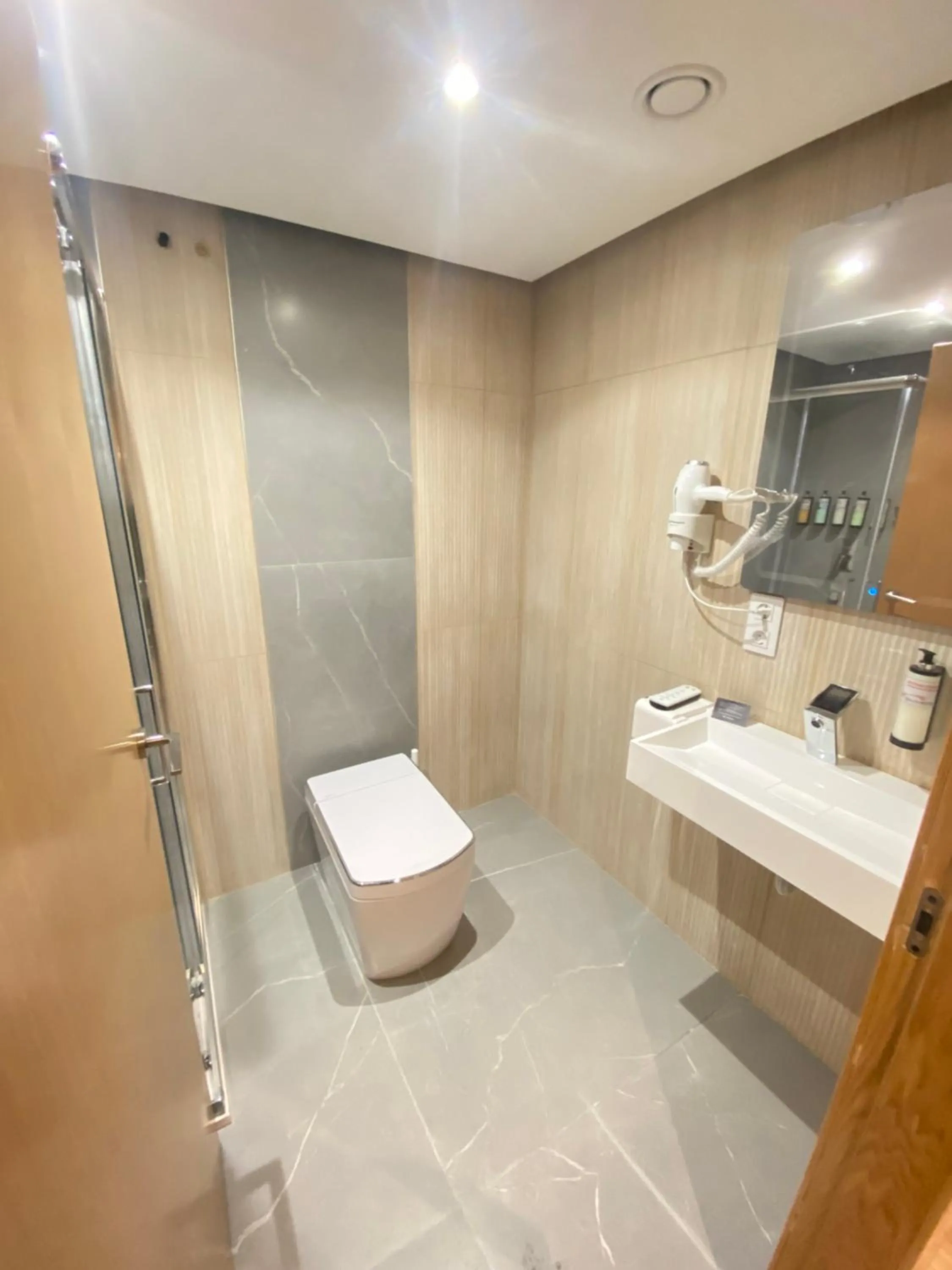 Shower in Futurotel Spa Garden