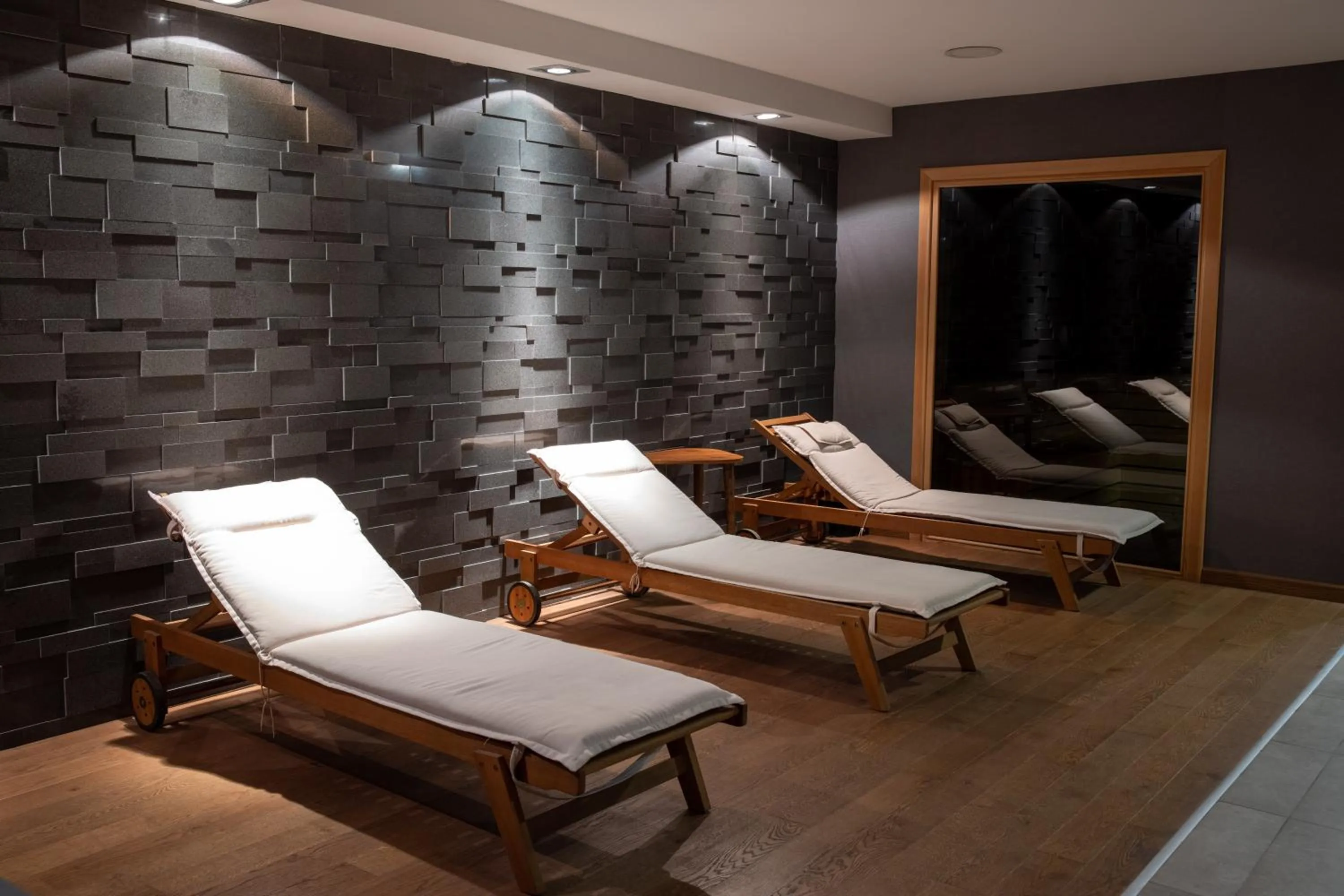 sunbed in Anemon Kent Ankara Otel