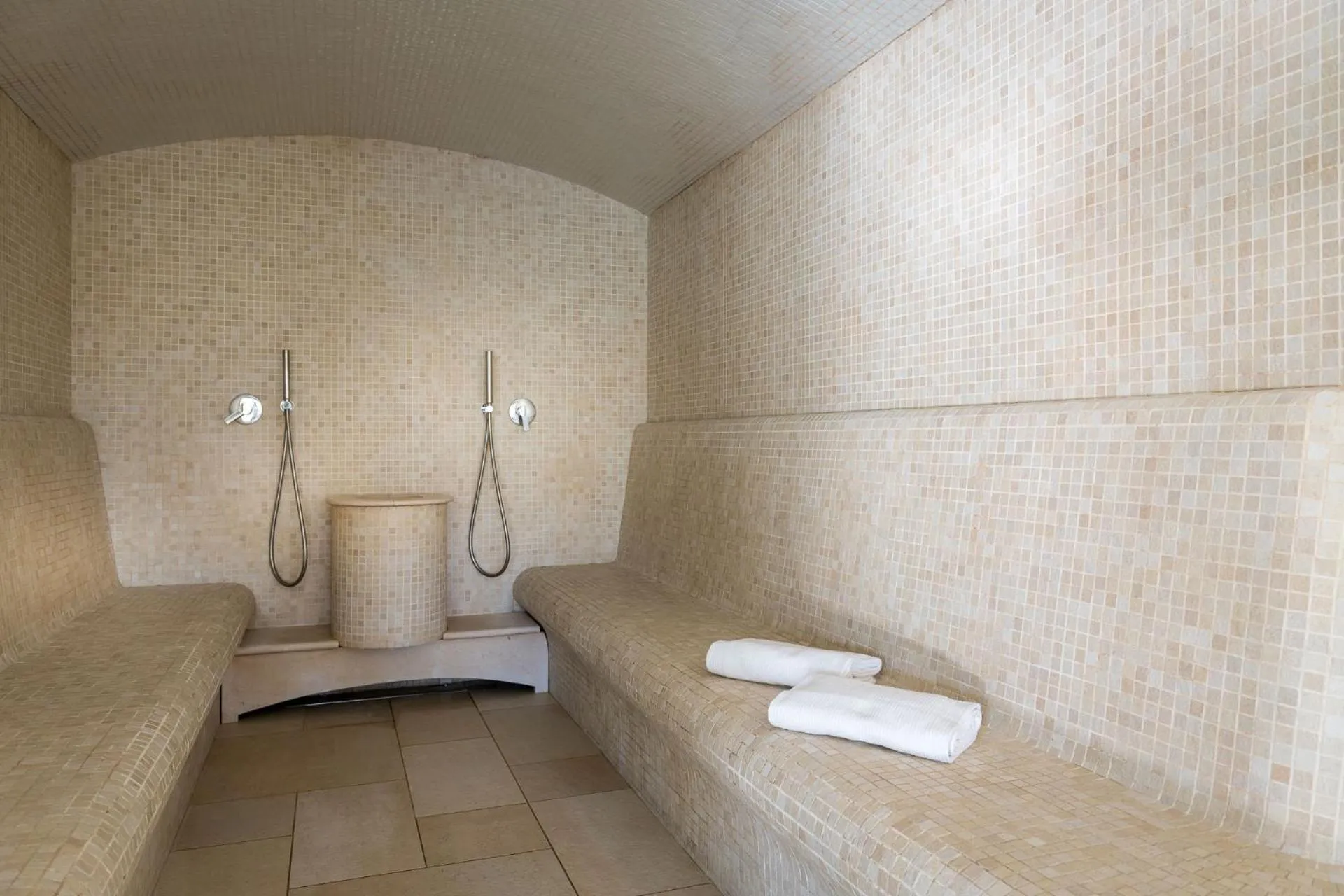 Steam room in Borgo Conde Wine Resort