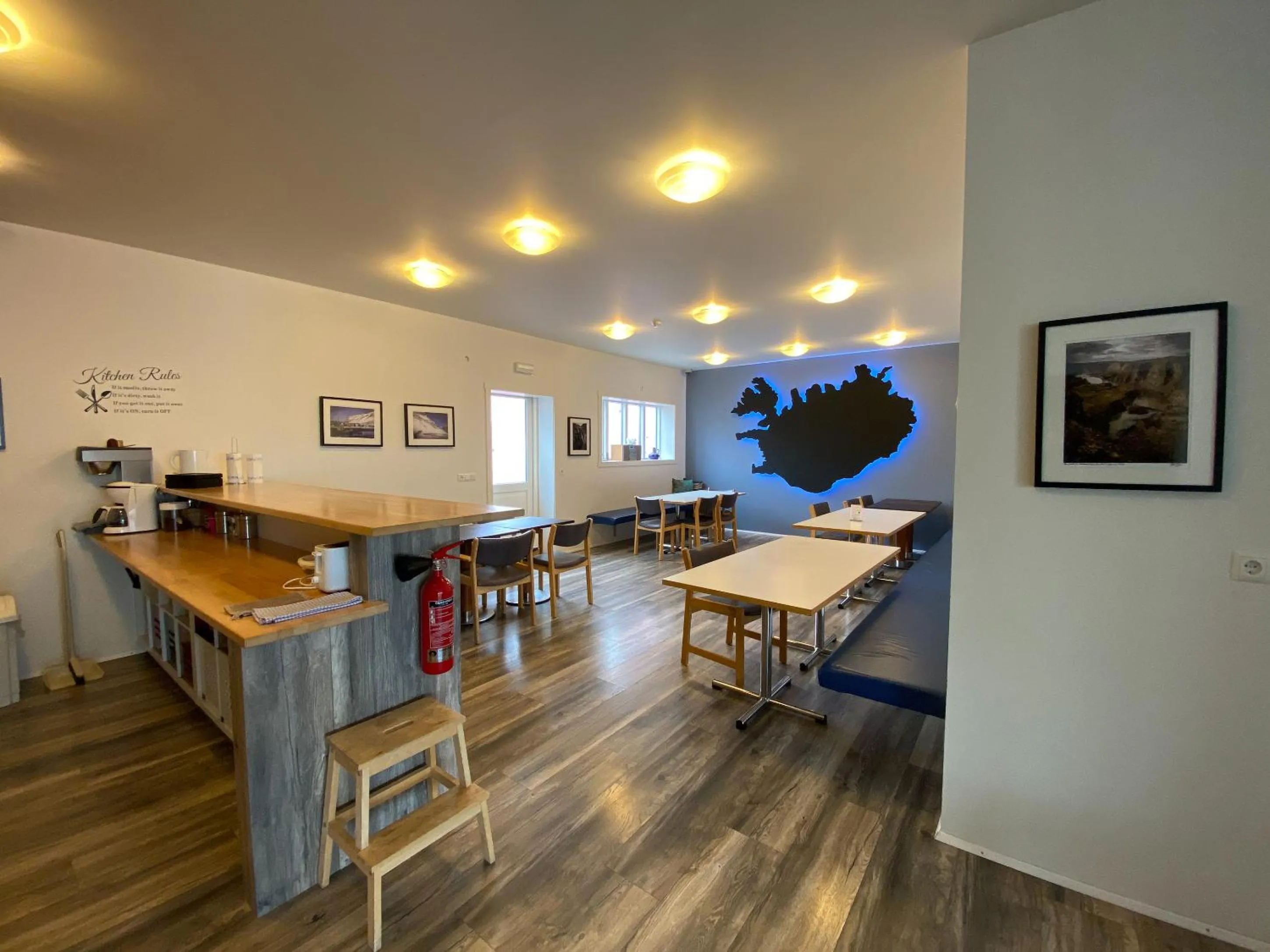 Communal lounge/ TV room in Bakki Apartments & Hostel