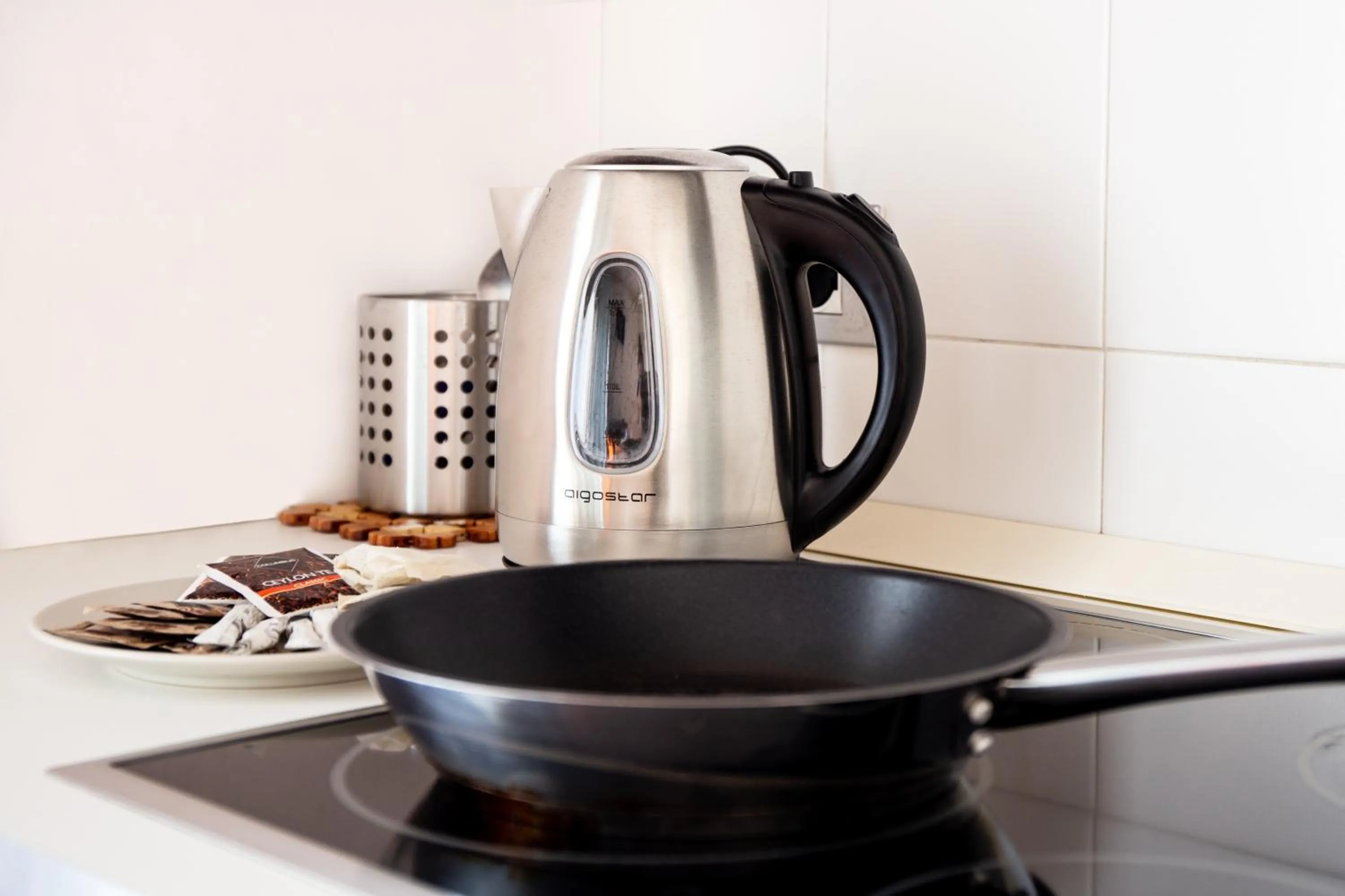 Coffee/tea facilities in Housing32 Apartments