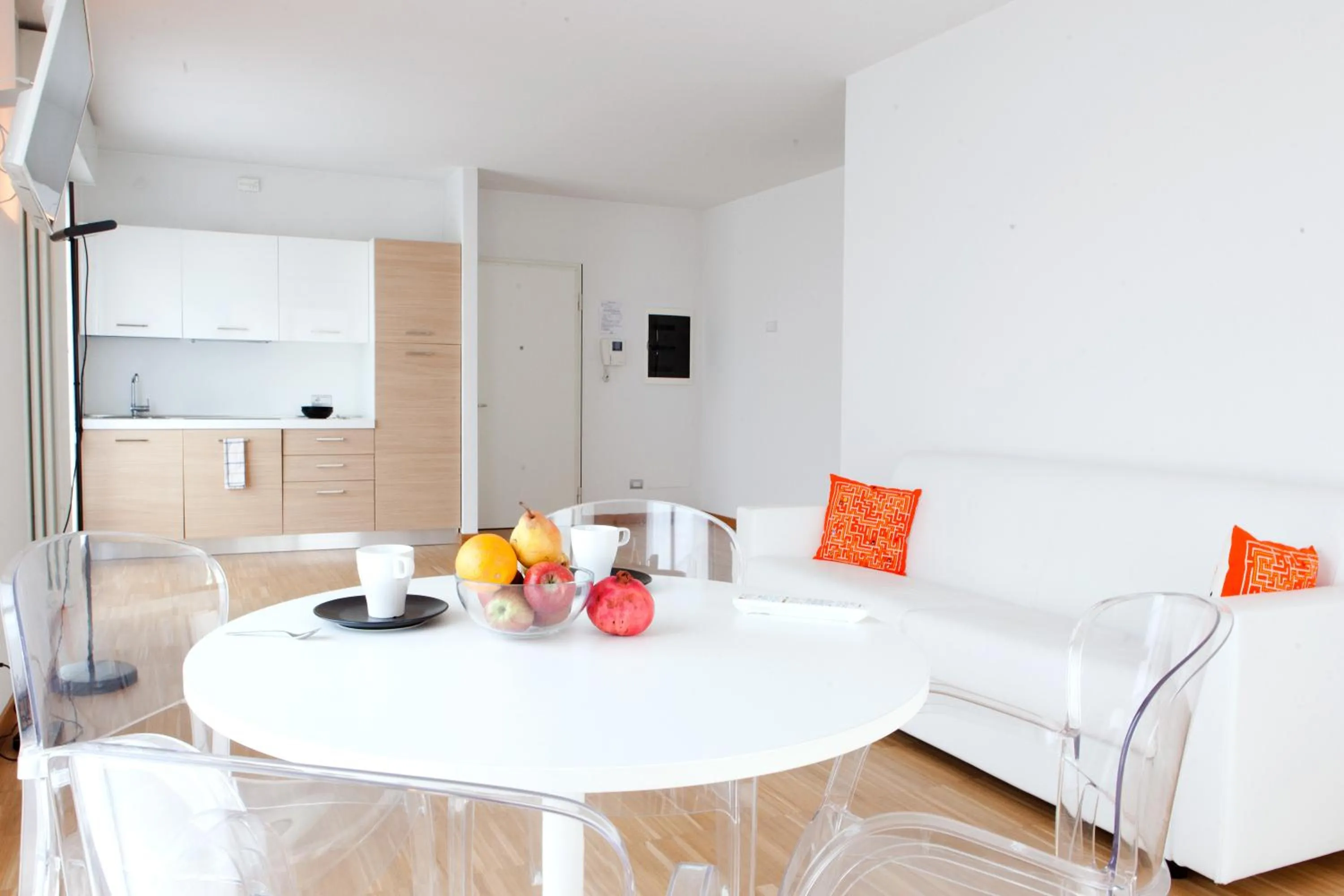 Day, Bed in Housing32 Apartments