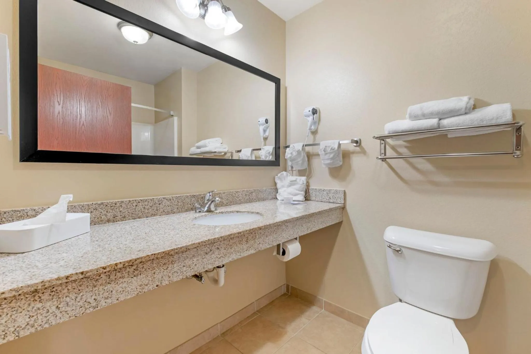 Bathroom in Red Roof Inn Charlestown