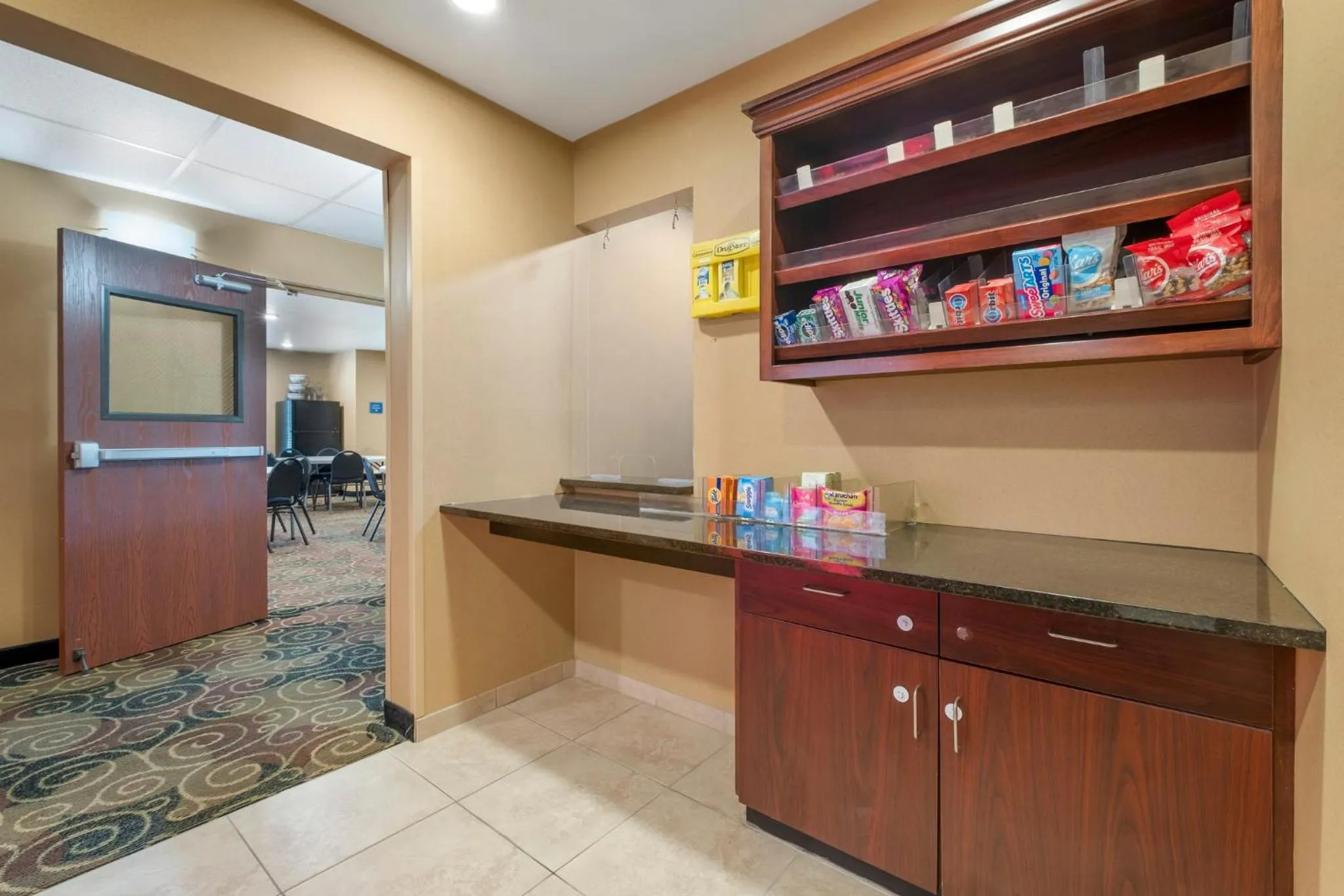 Restaurant/places to eat in Red Roof Inn Charlestown