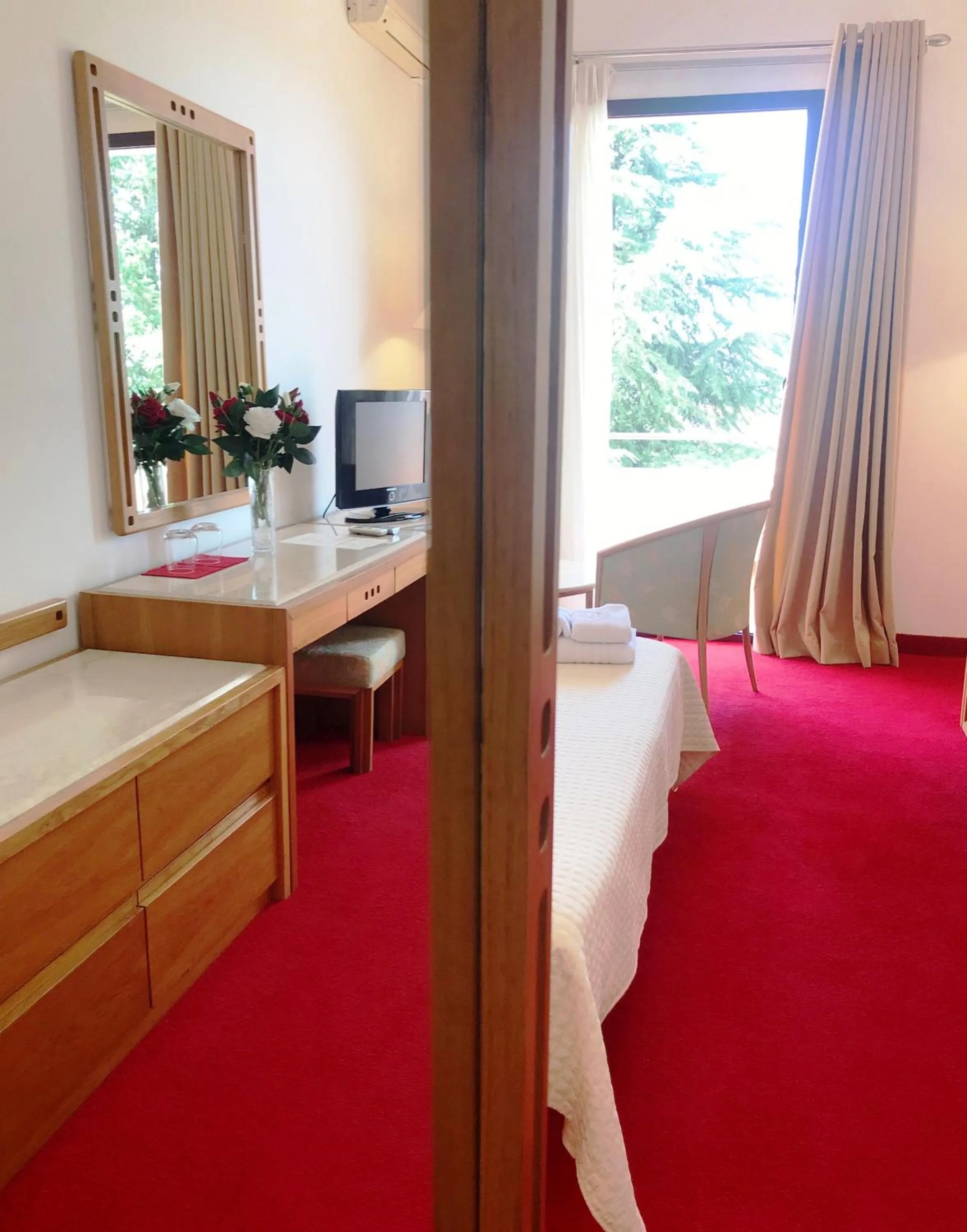 hair dresser, Bed in Chateau Linza Resort