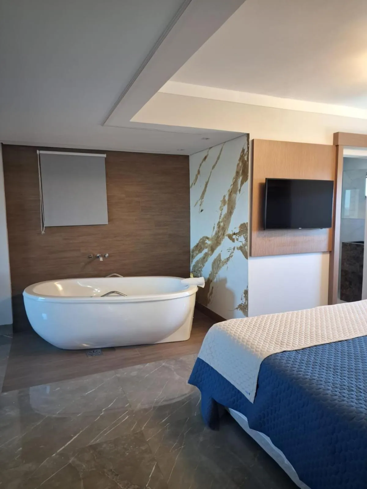 Bed in Optimum Plaza Hotel