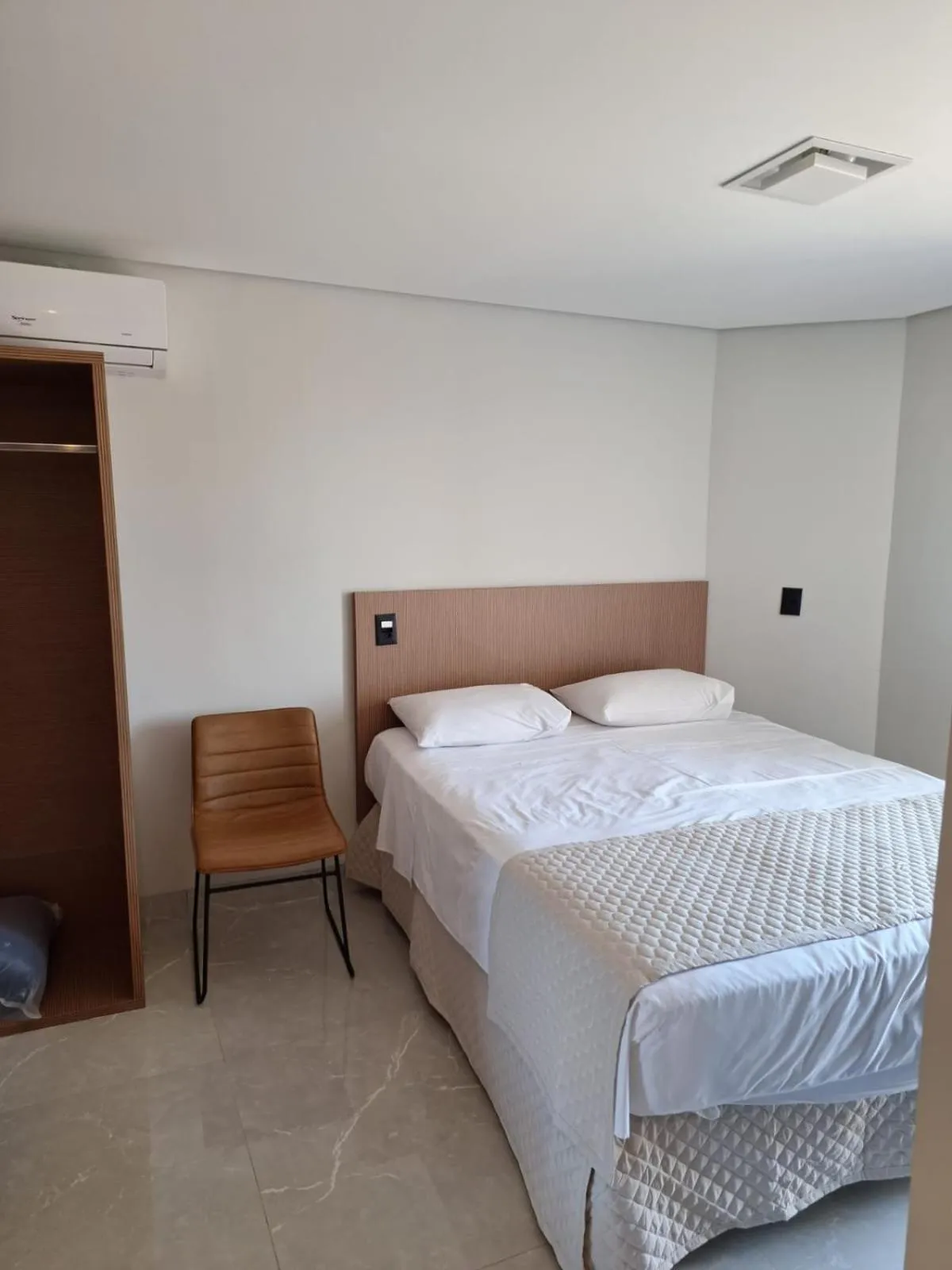 Bed in Optimum Plaza Hotel