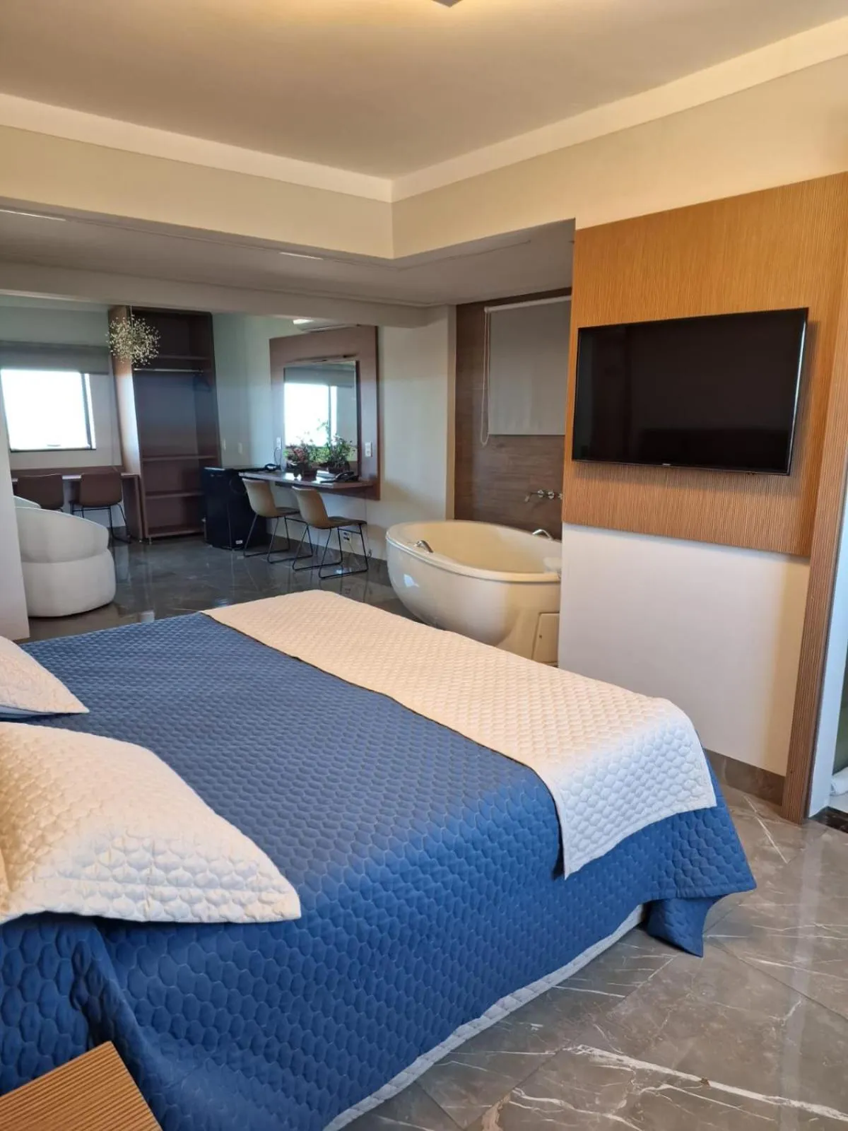 Bed in Optimum Plaza Hotel