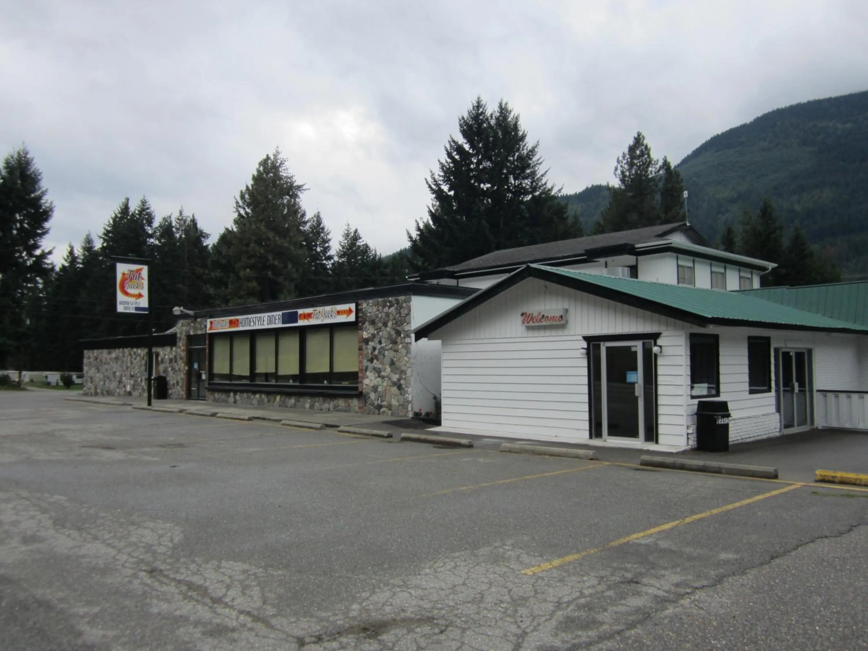 Restaurant/places to eat in The Mighty Fraser Motel