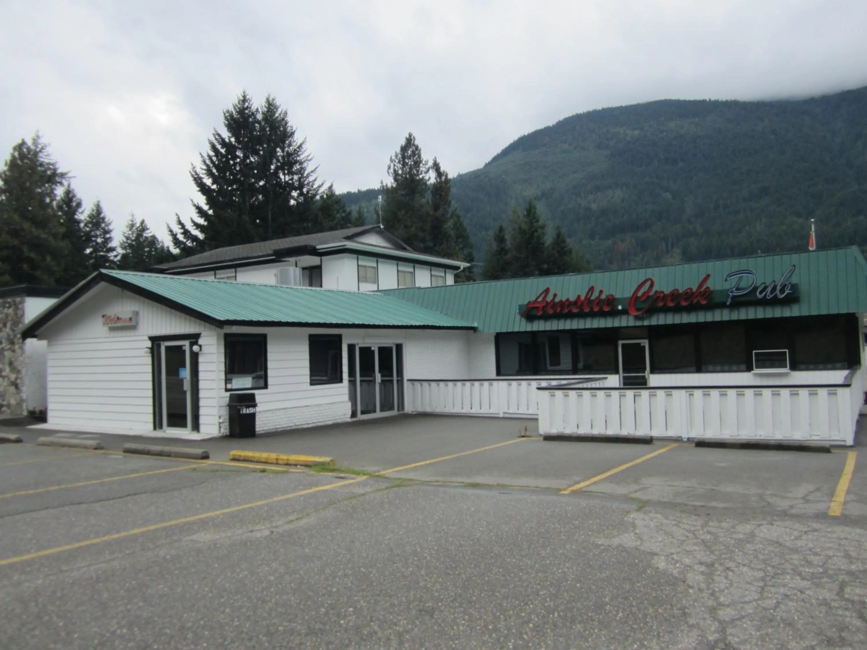 Restaurant/places to eat in The Mighty Fraser Motel