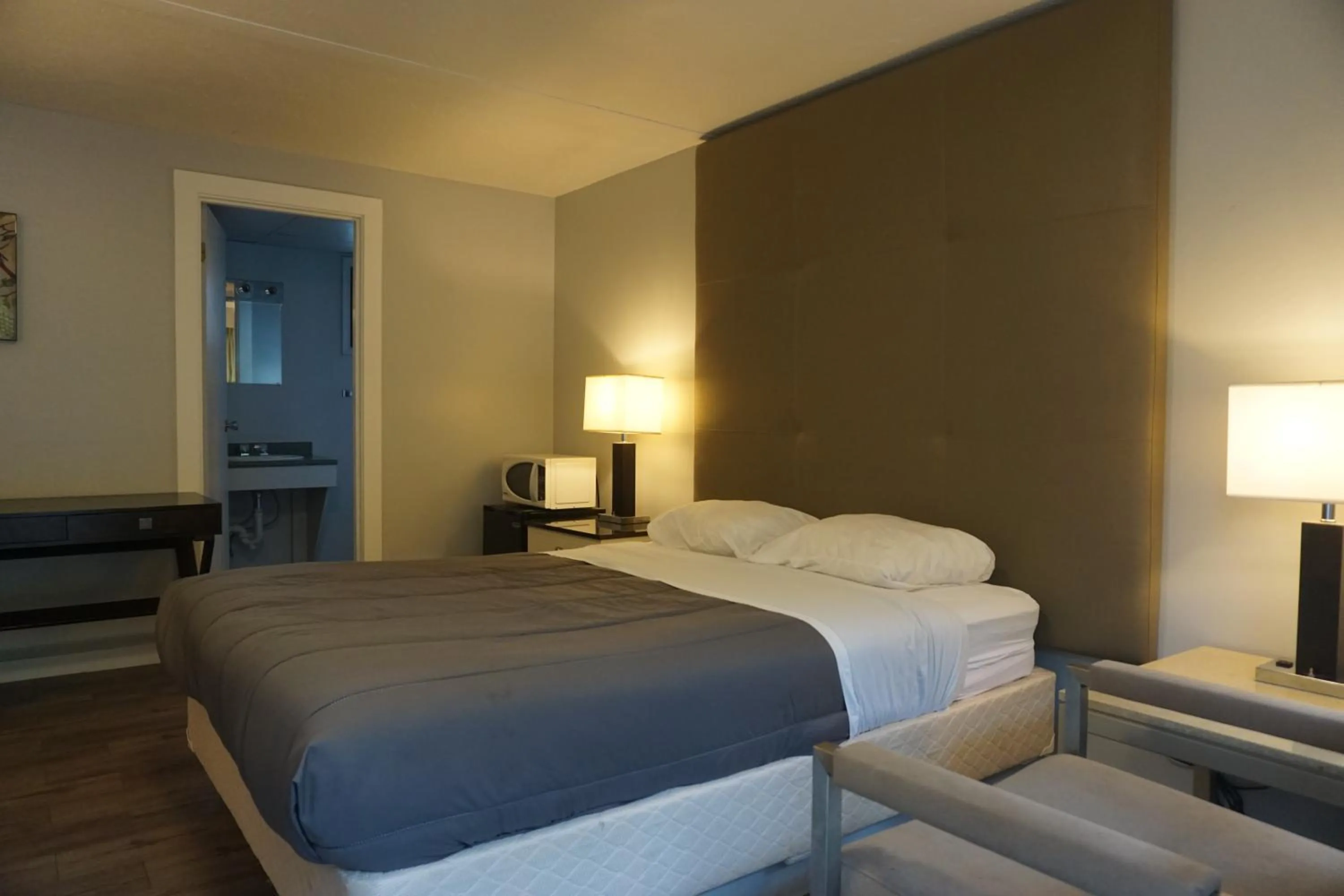 Bedroom in The Mighty Fraser Motel