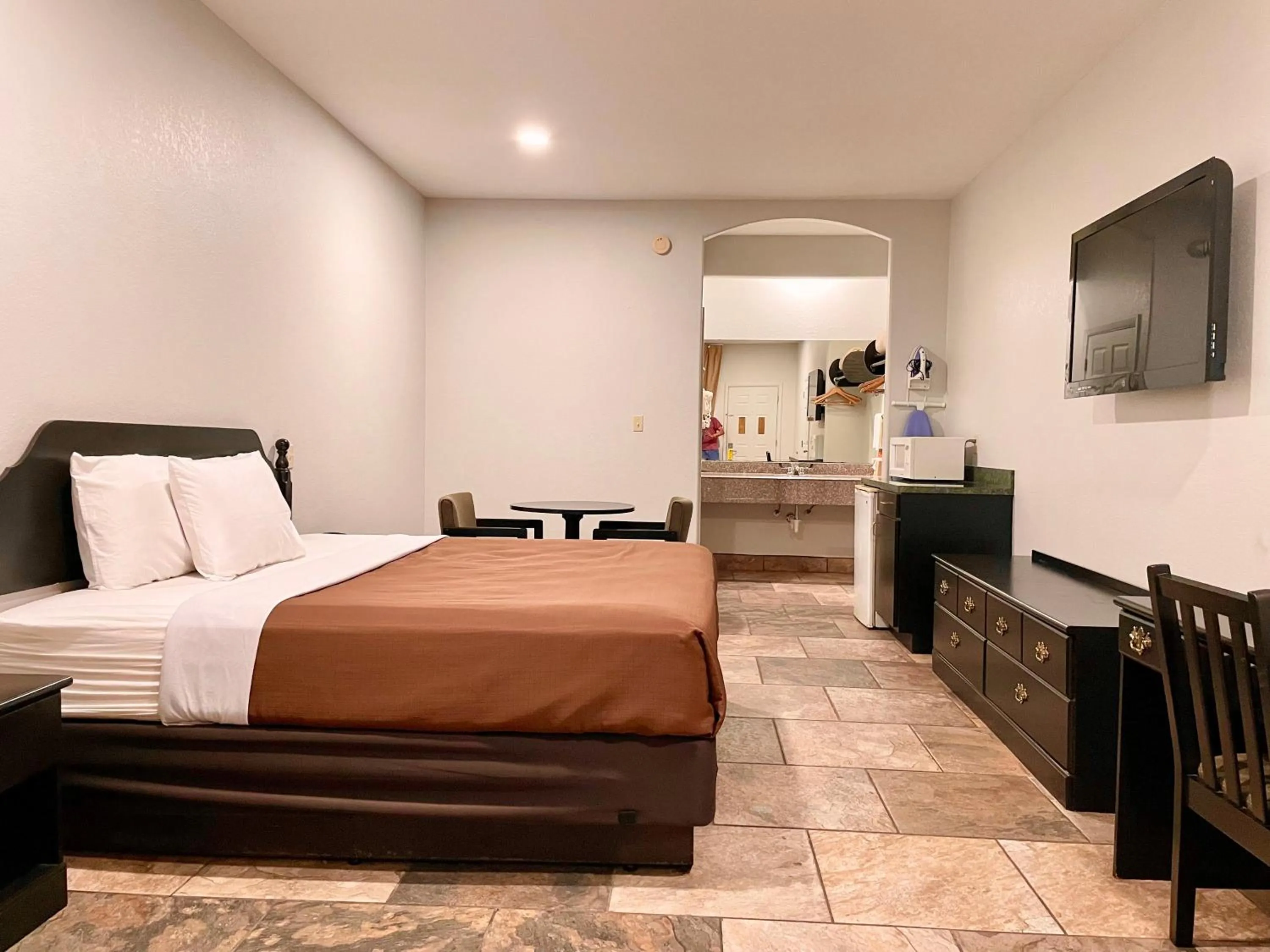 Bed in Texas Inn La Feria