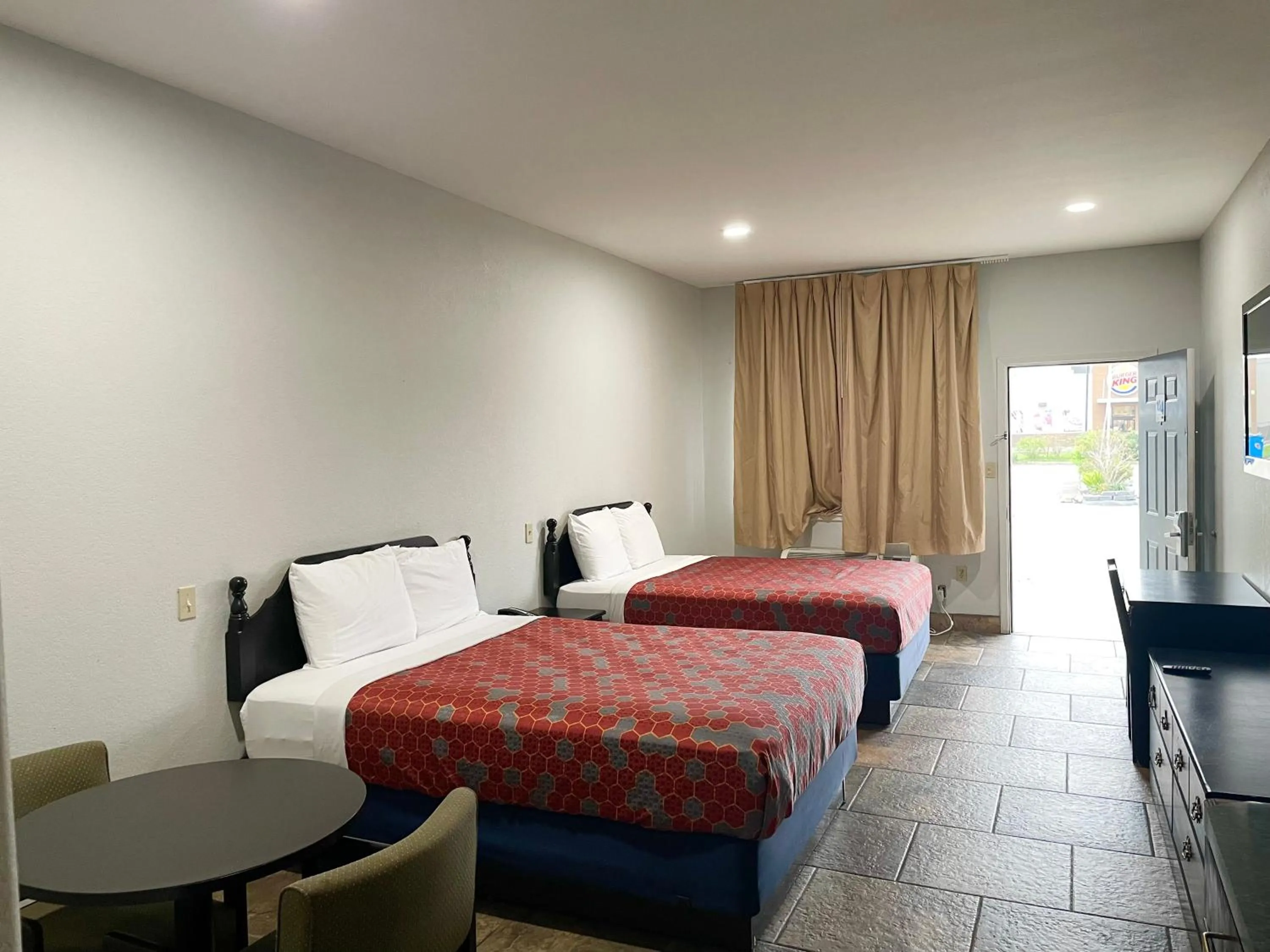 Bed in Texas Inn La Feria