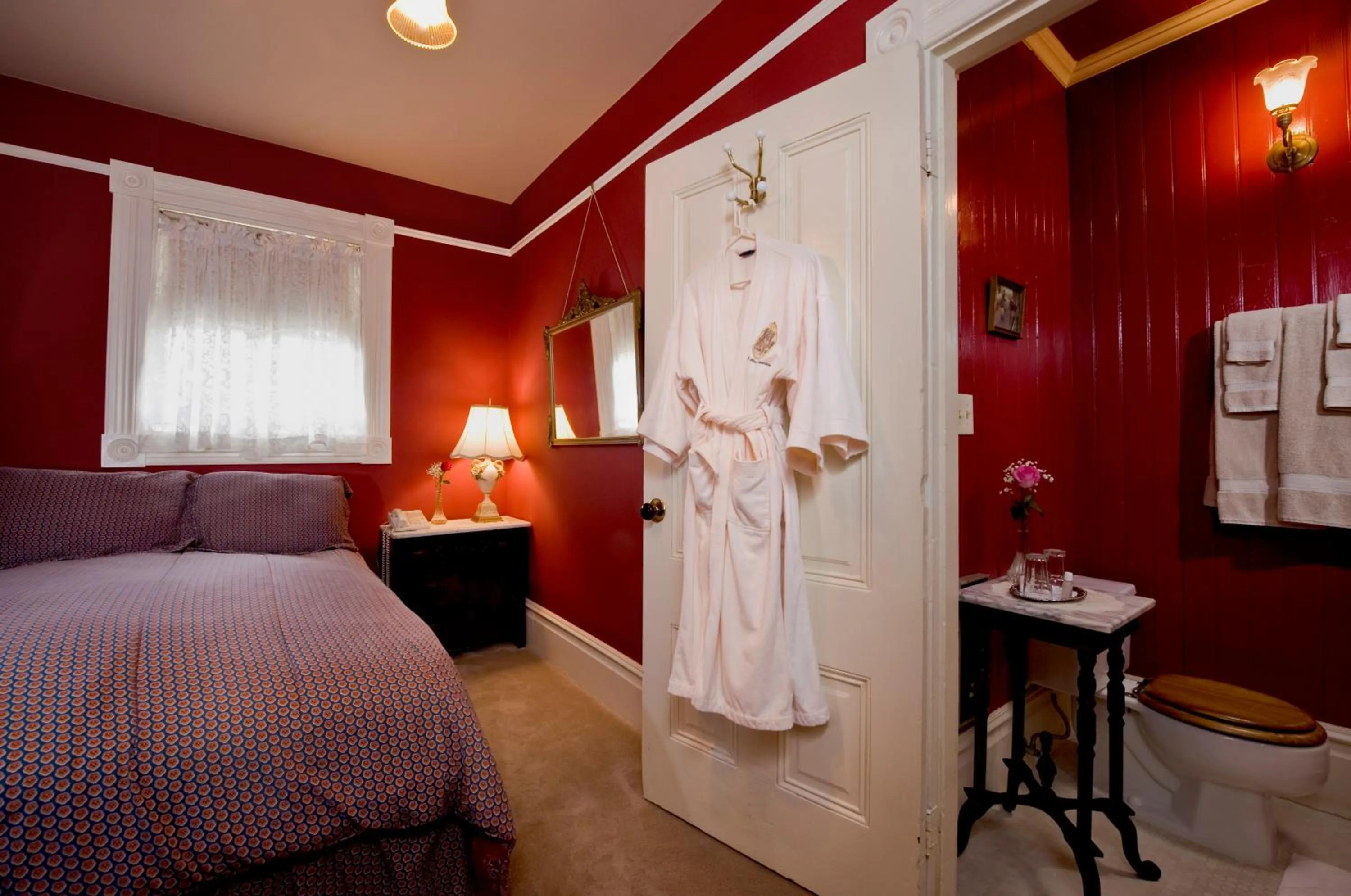 Photo of the whole room in Inn San Francisco