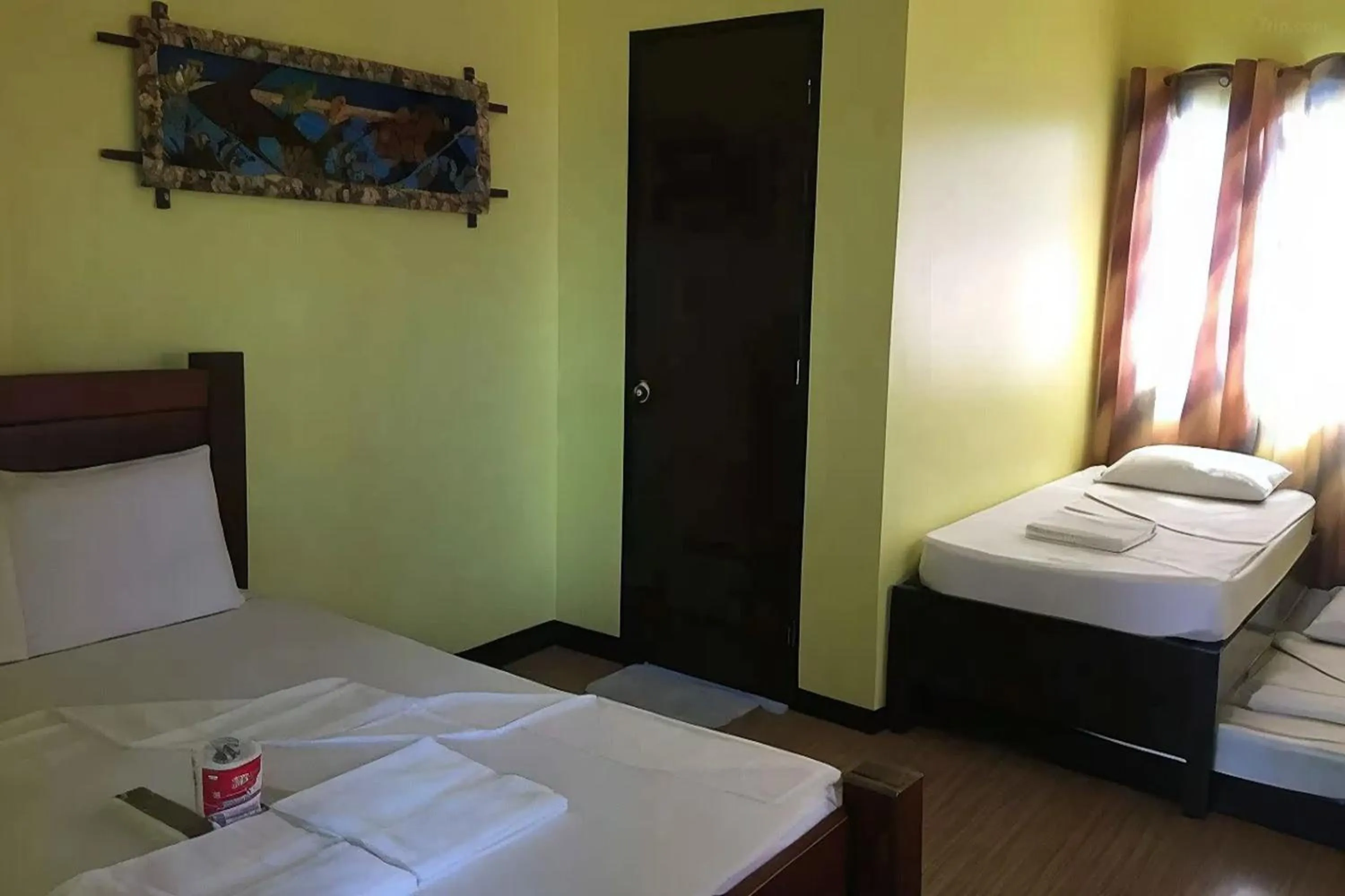 Bedroom, Bed in Luis Bay Travellers Lodge Coron