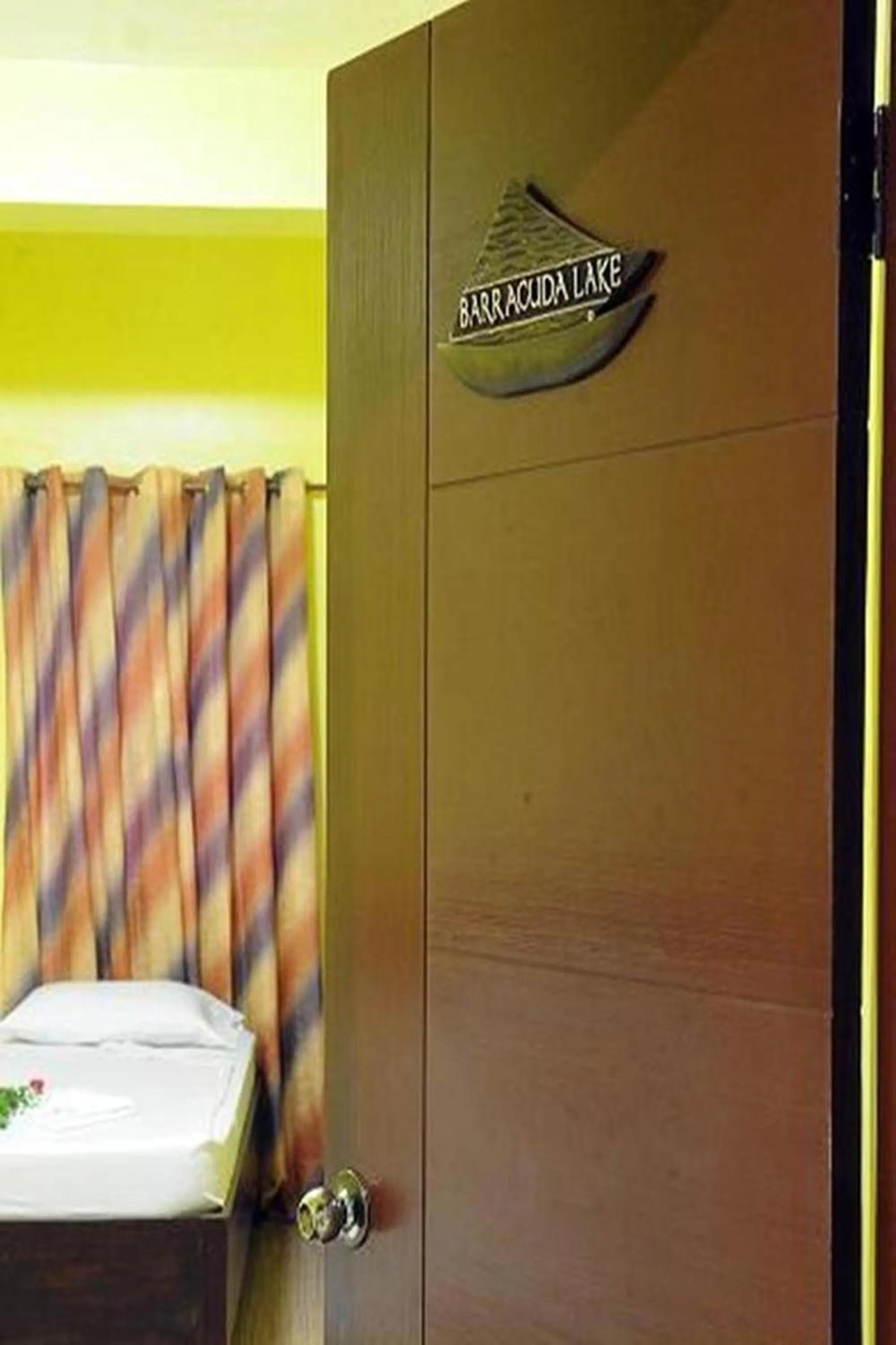 Bedroom in Luis Bay Travellers Lodge Coron