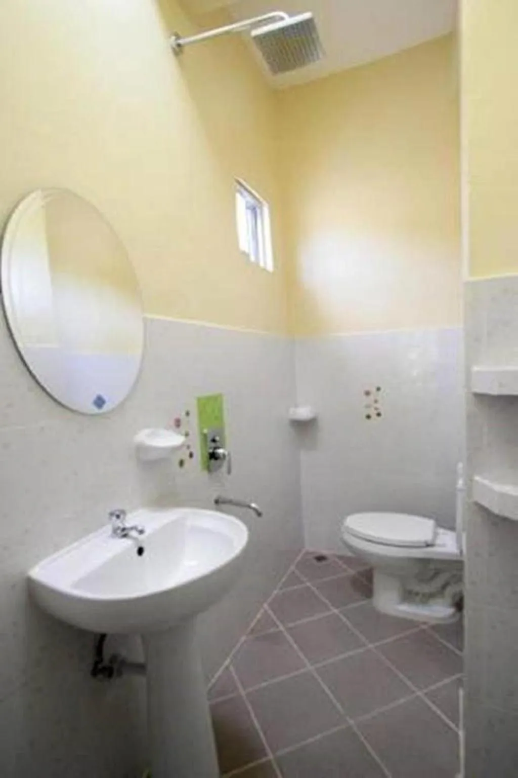 Bathroom in Luis Bay Travellers Lodge Coron