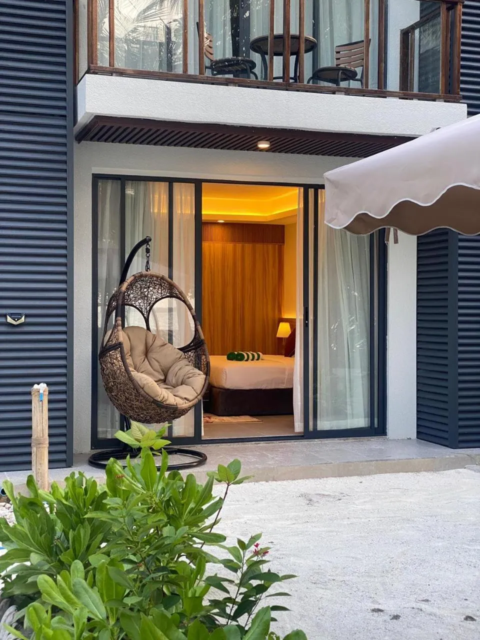 Bed in Chak’z 1964 Beach