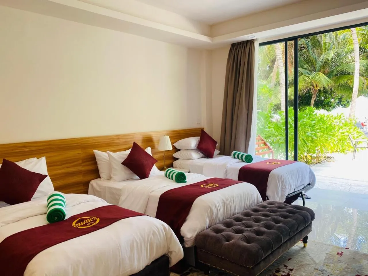 Bed in Chak’z 1964 Beach