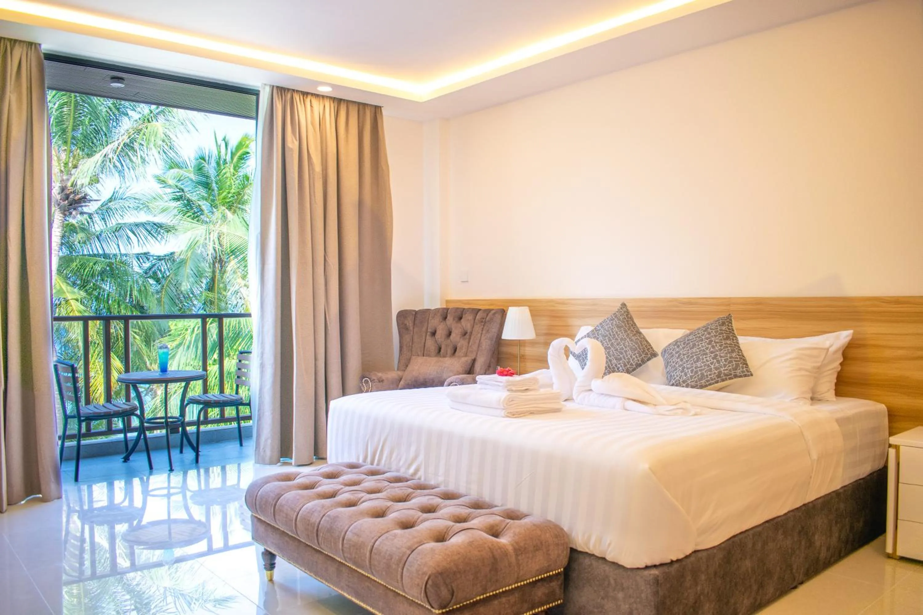 Bed in Chak’z 1964 Beach