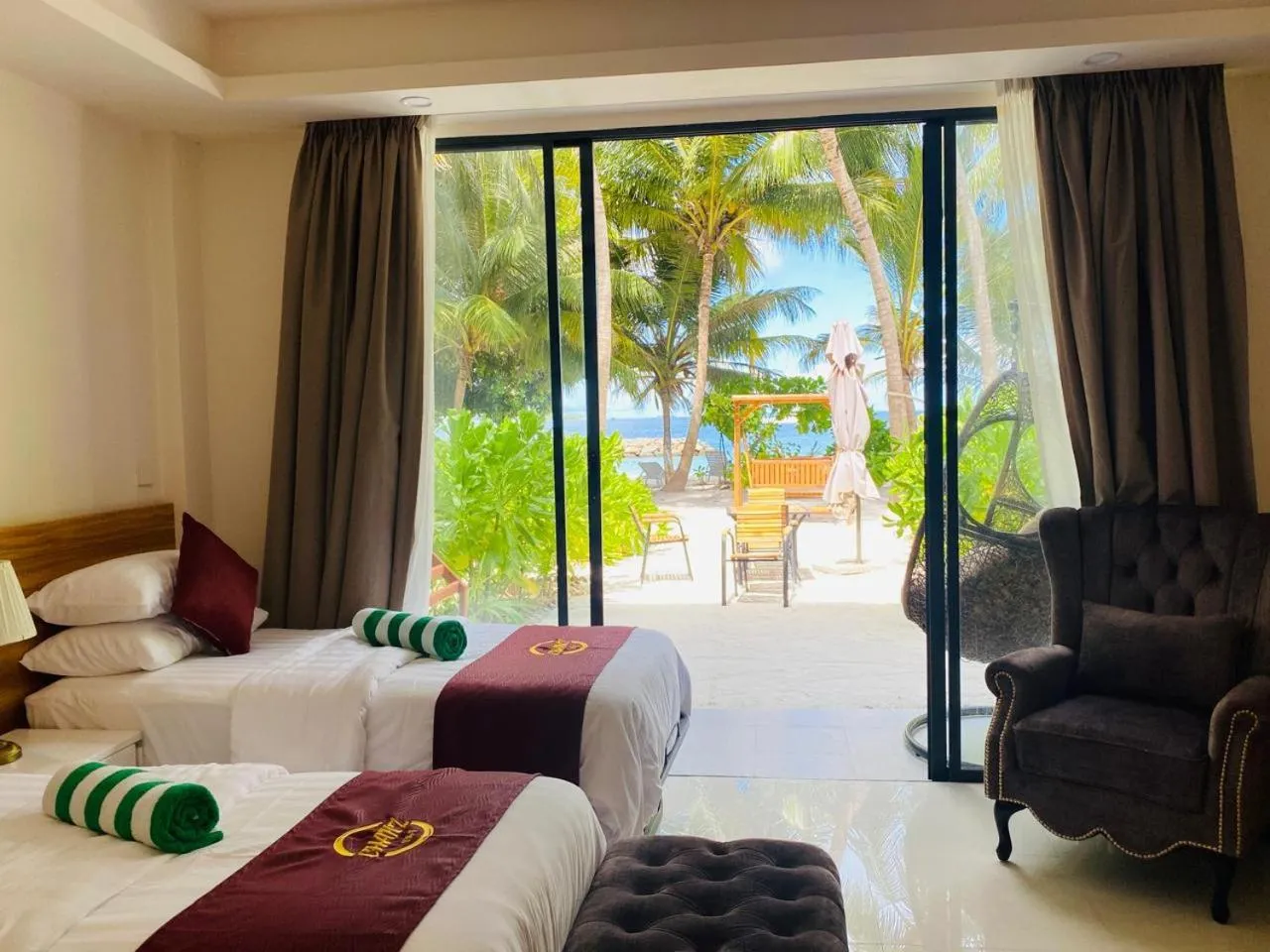 Bed in Chak’z 1964 Beach