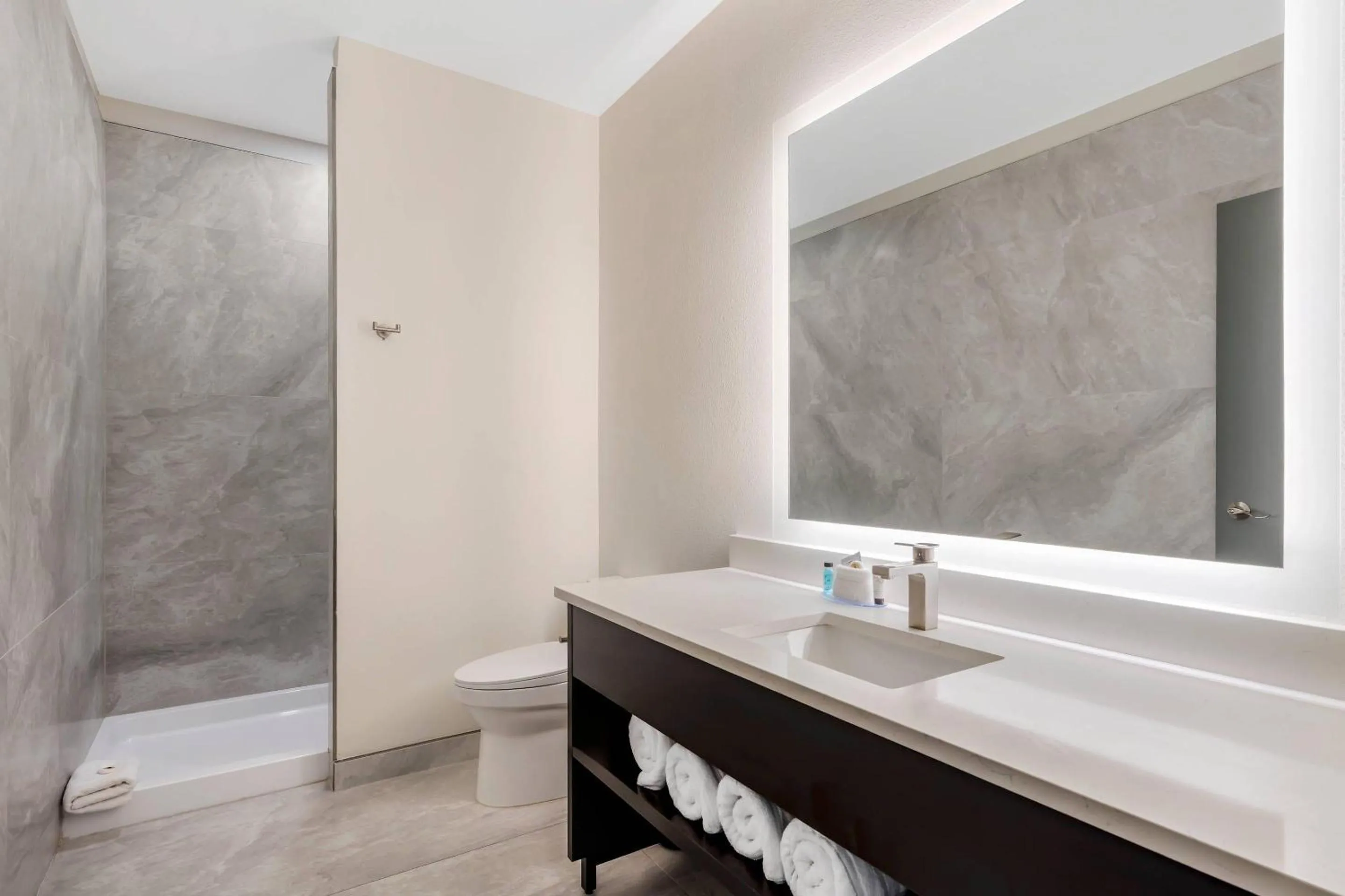 Bedroom in Grant Street Inn, an Ascend Collection Hotel