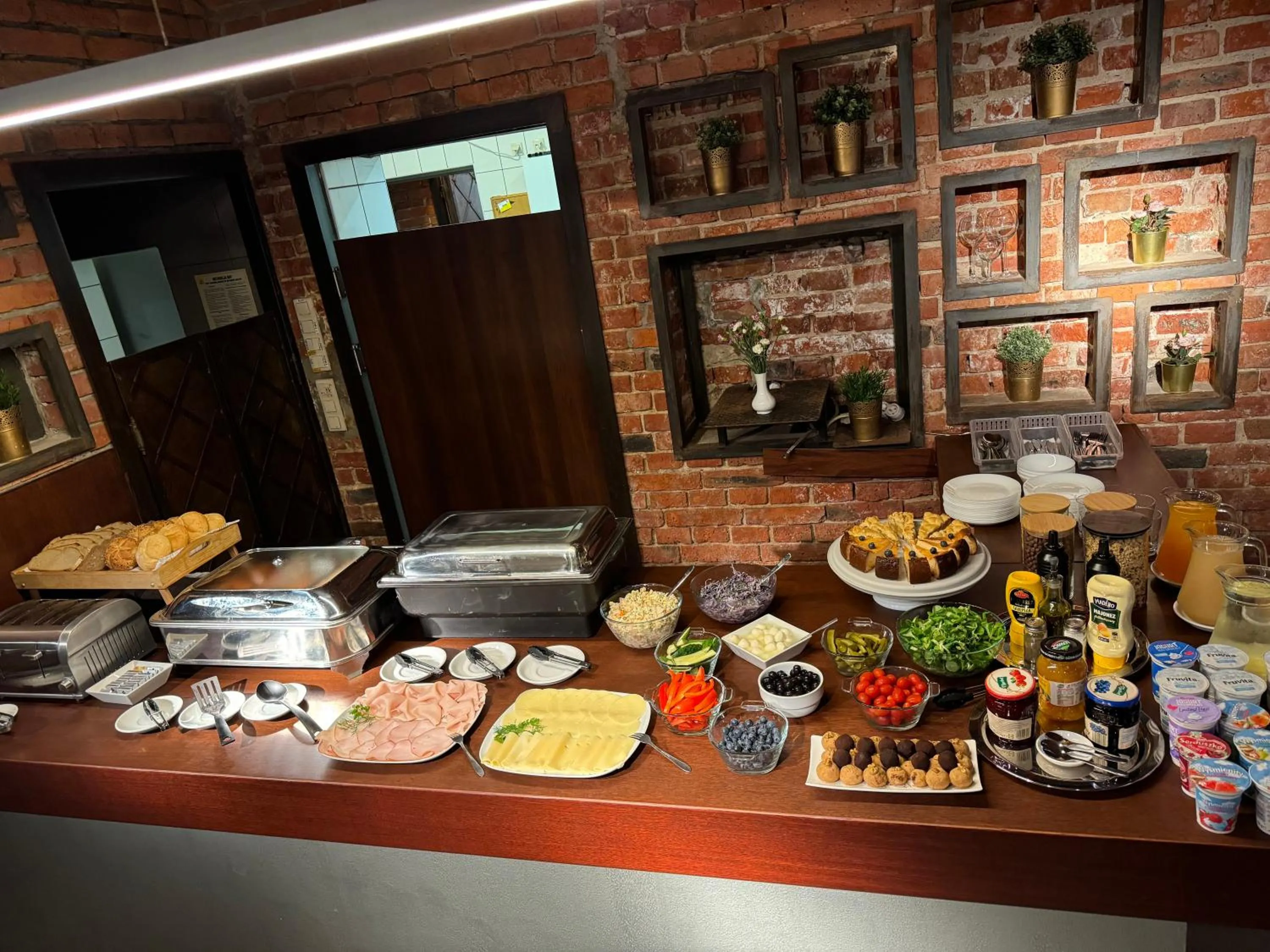 Buffet breakfast in IRIS Aparthotel