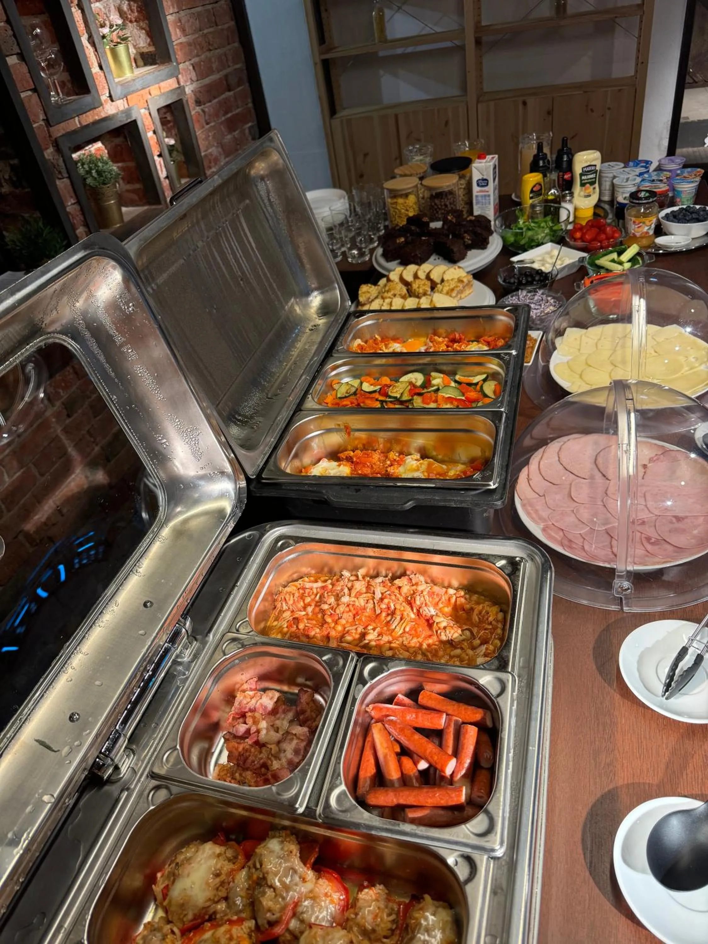 Buffet breakfast in IRIS Aparthotel