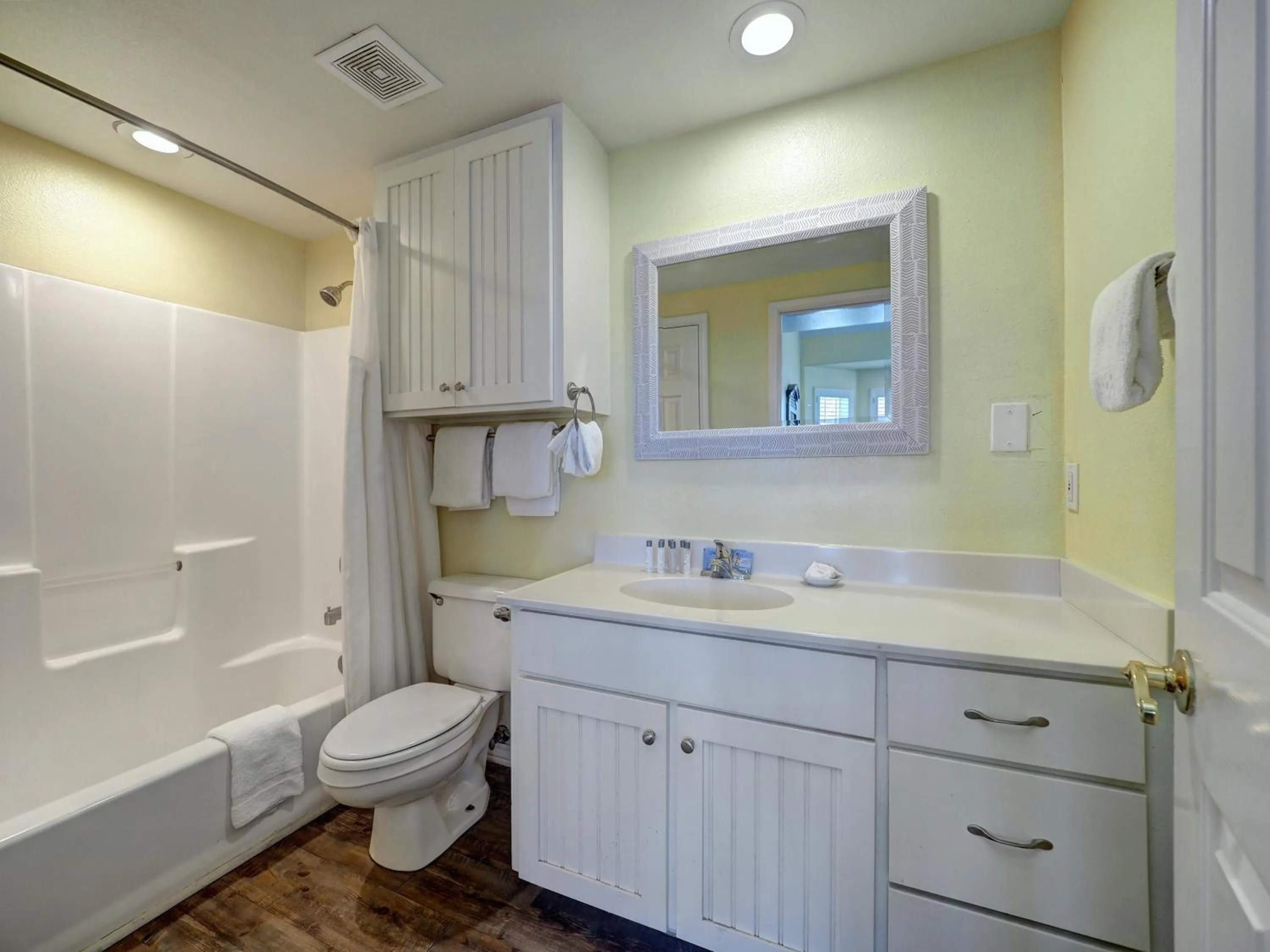 Shower in Seashell Village Resort near the beach with kitchens