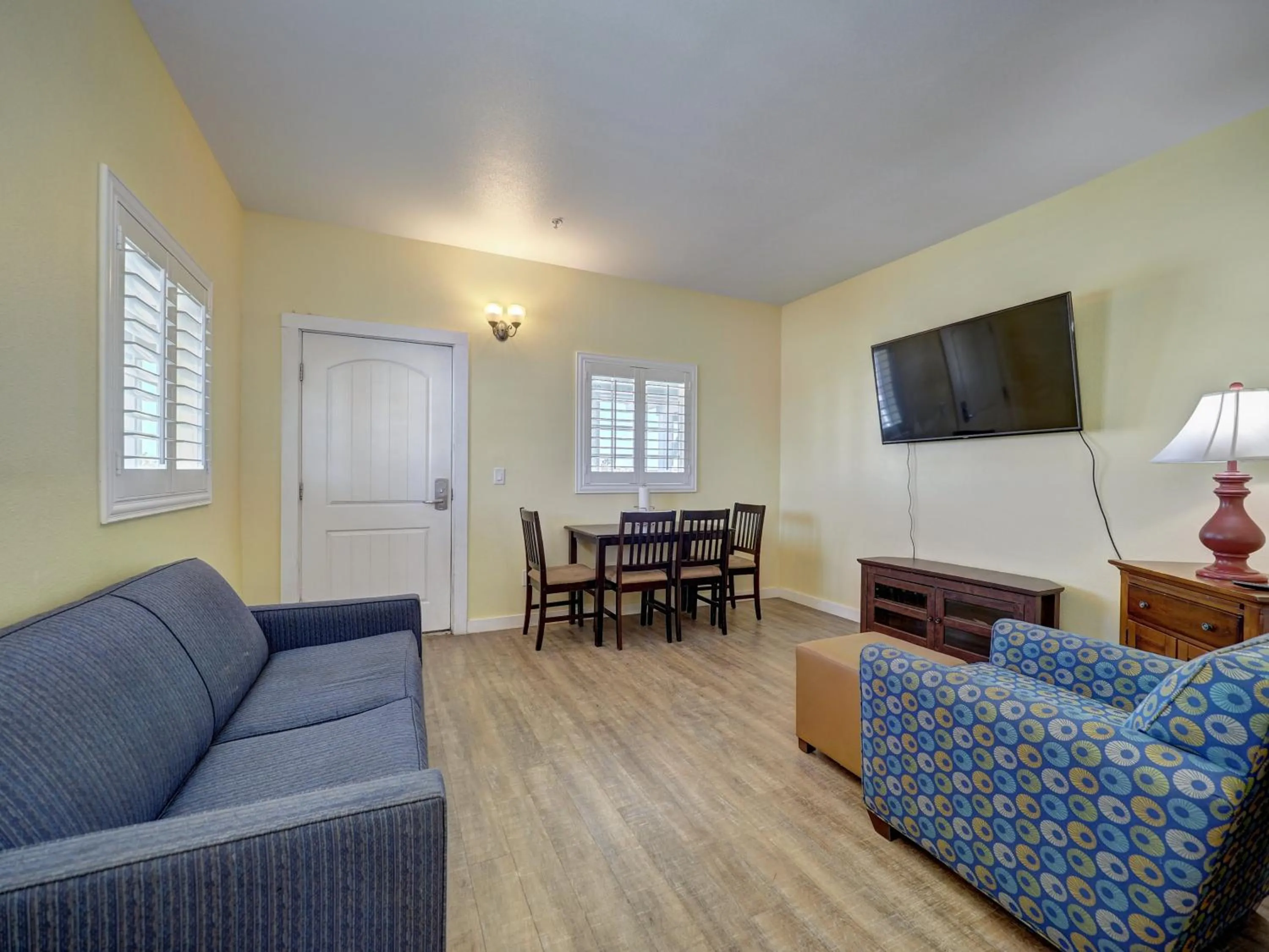 Living room in Seashell Village Resort near the beach with kitchens