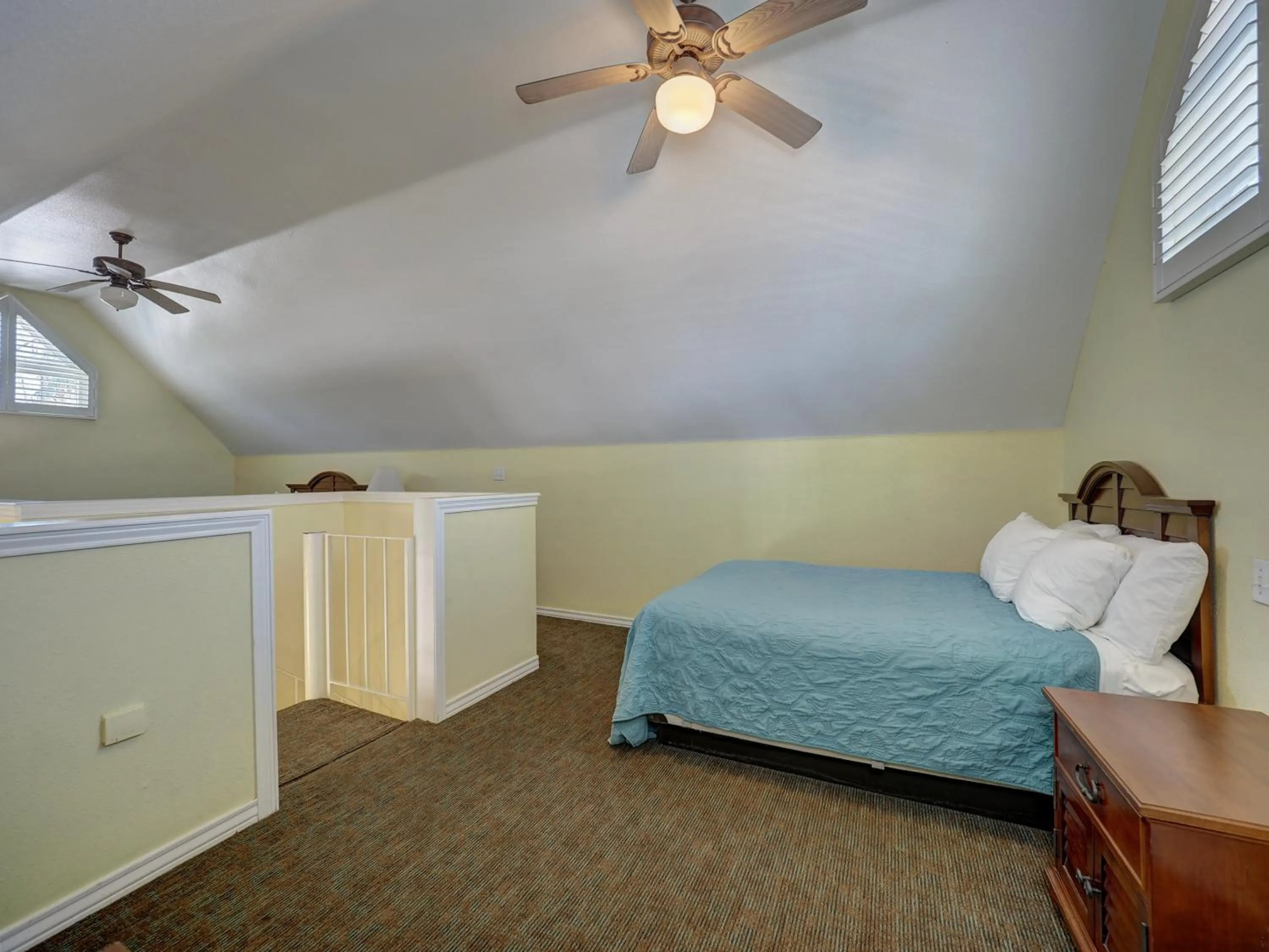 Bedroom, Bed in Seashell Village Resort near the beach with kitchens