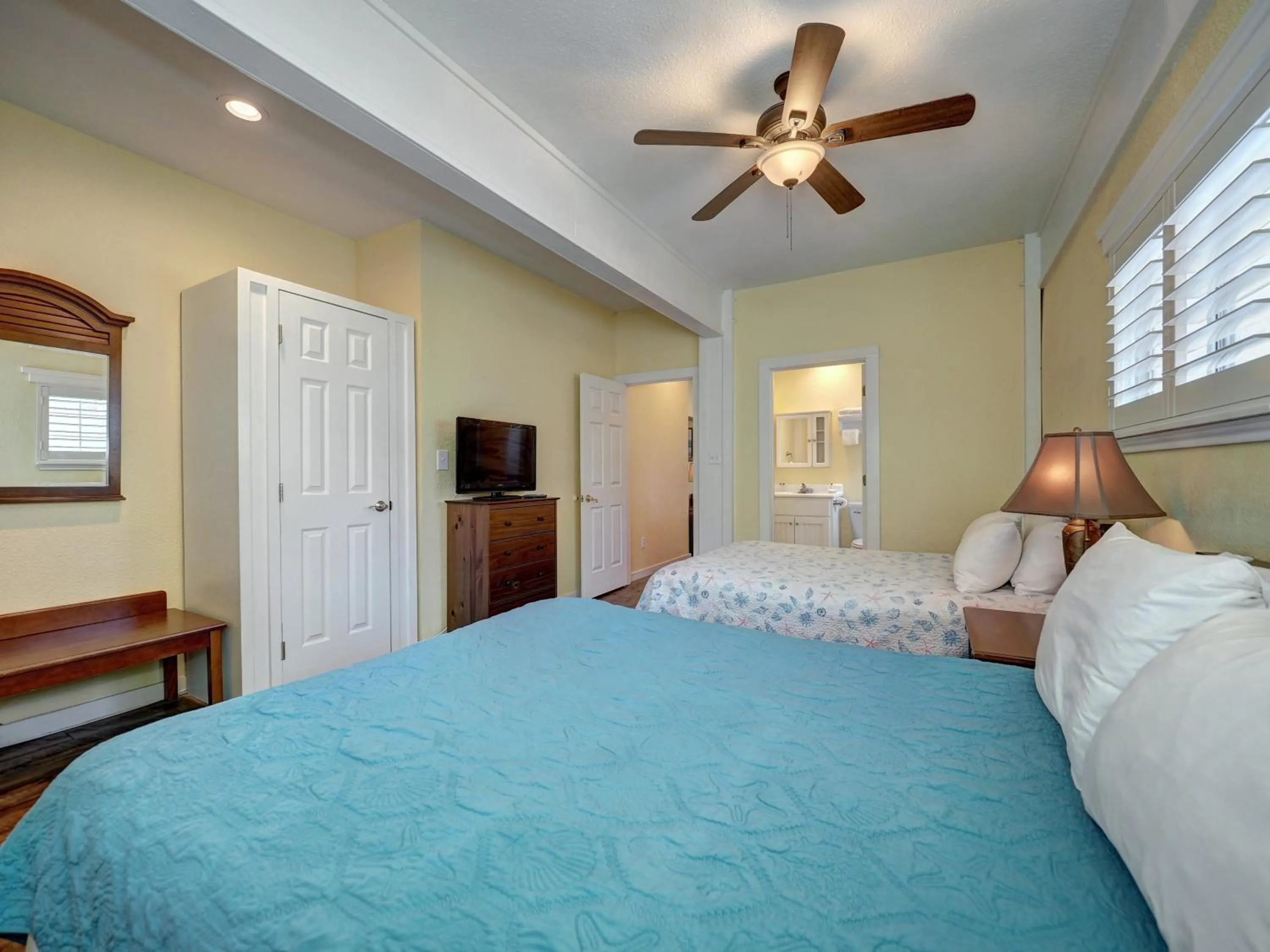 Bed in Seashell Village Resort near the beach with kitchens