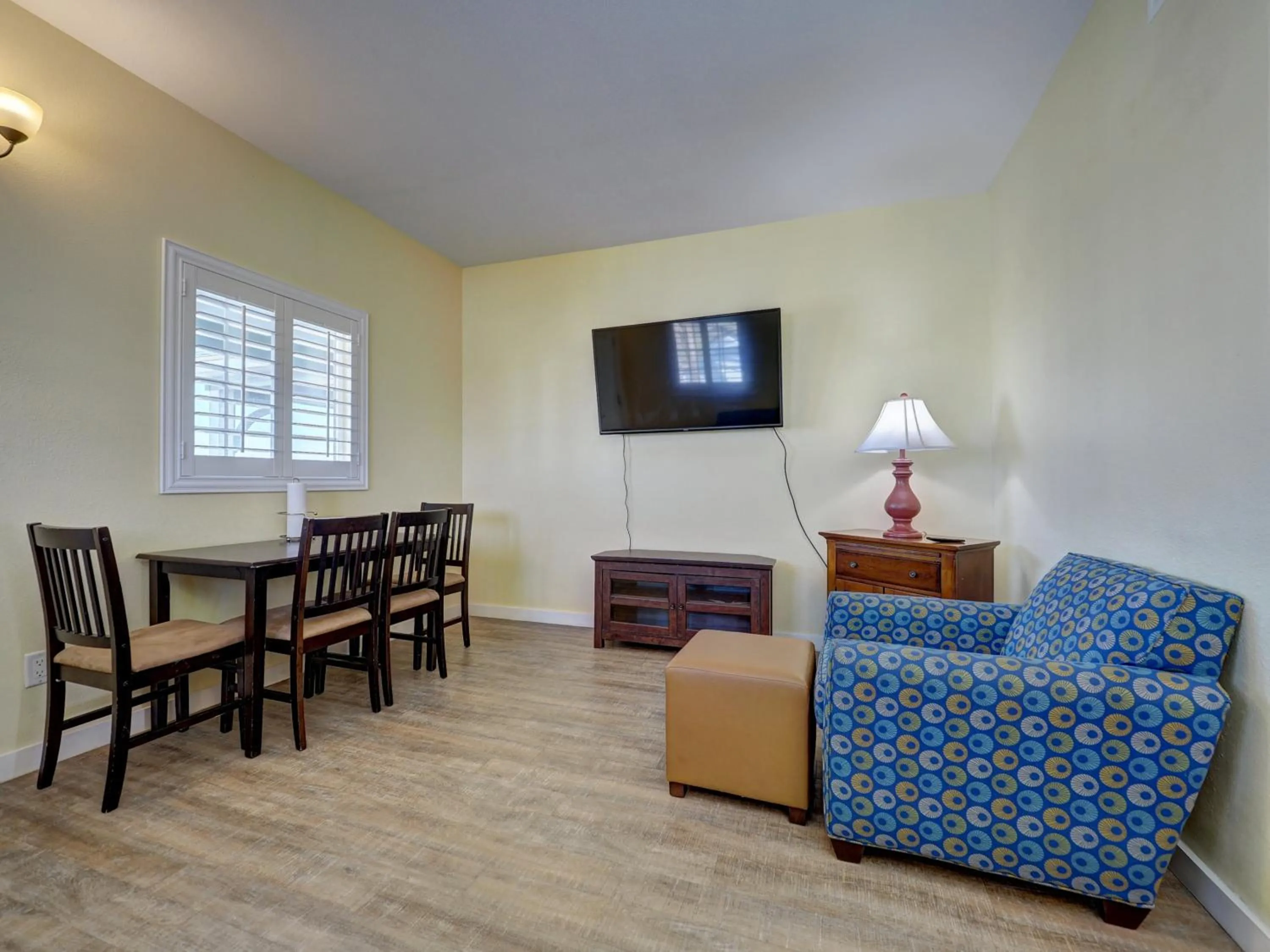 Living room in Seashell Village Resort near the beach with kitchens
