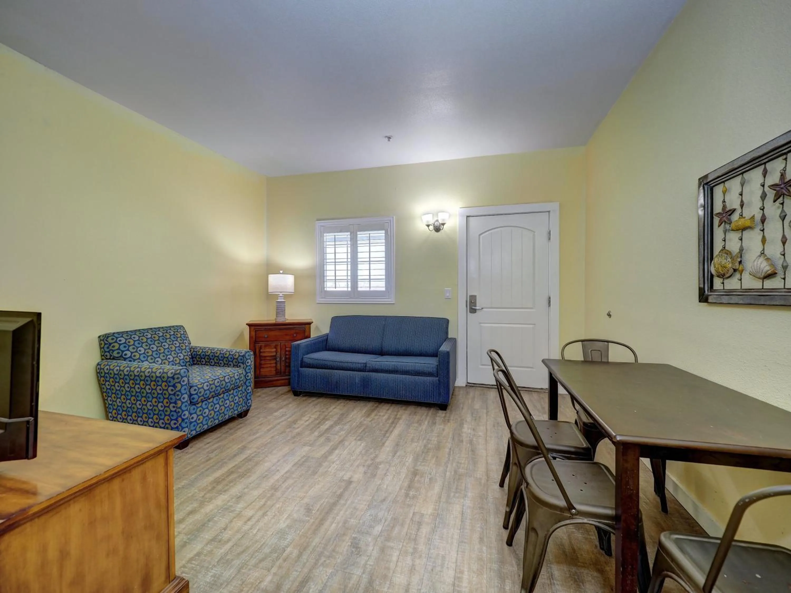 Living room in Seashell Village Resort near the beach with kitchens