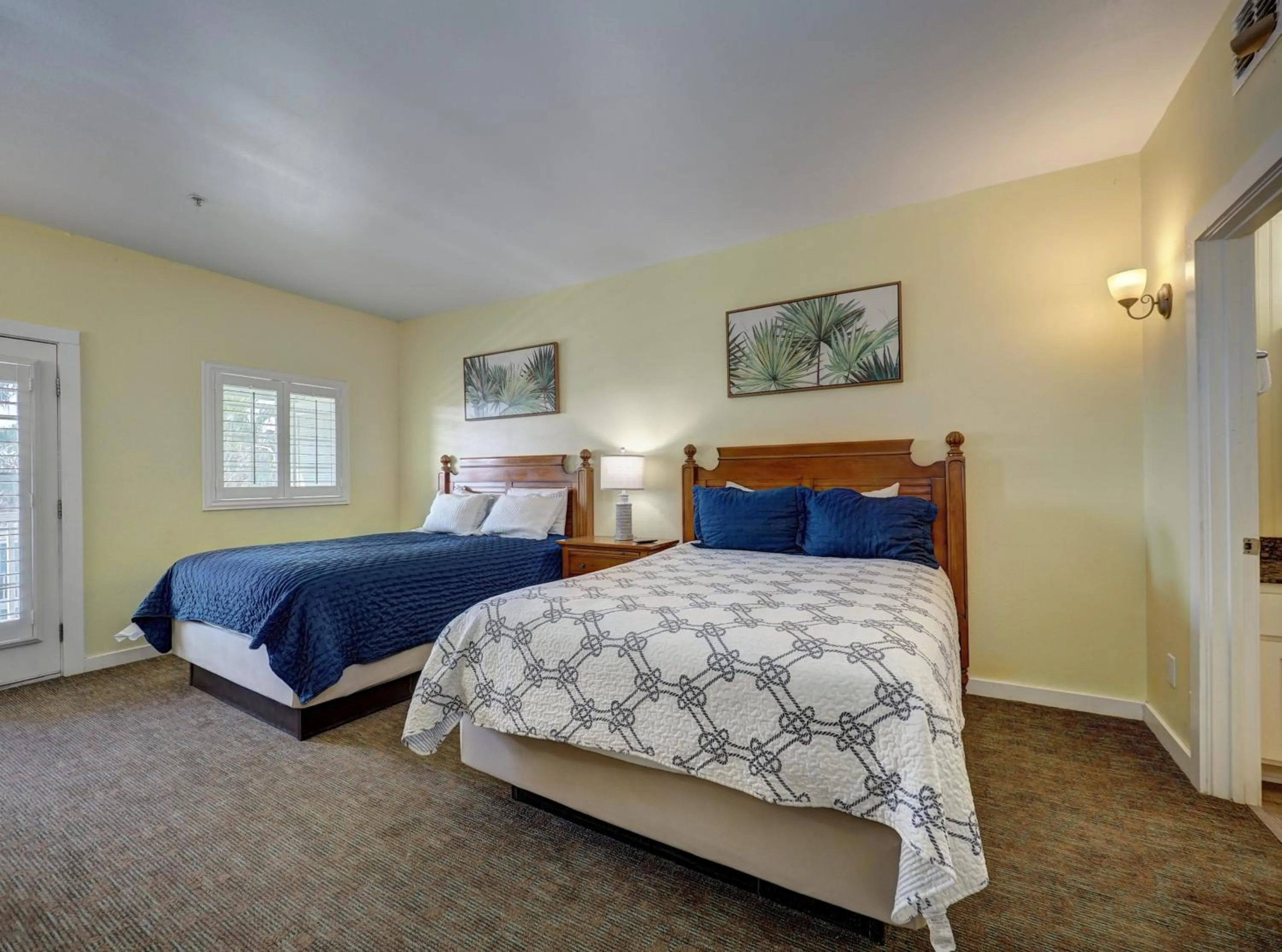 Bed in Seashell Village Resort near the beach with kitchens