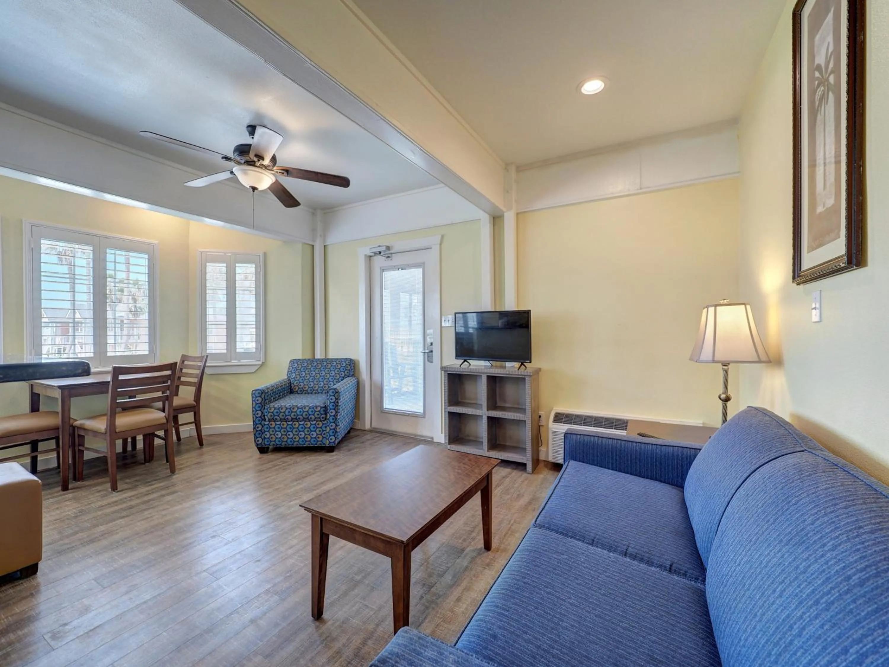 Living room in Seashell Village Resort near the beach with kitchens