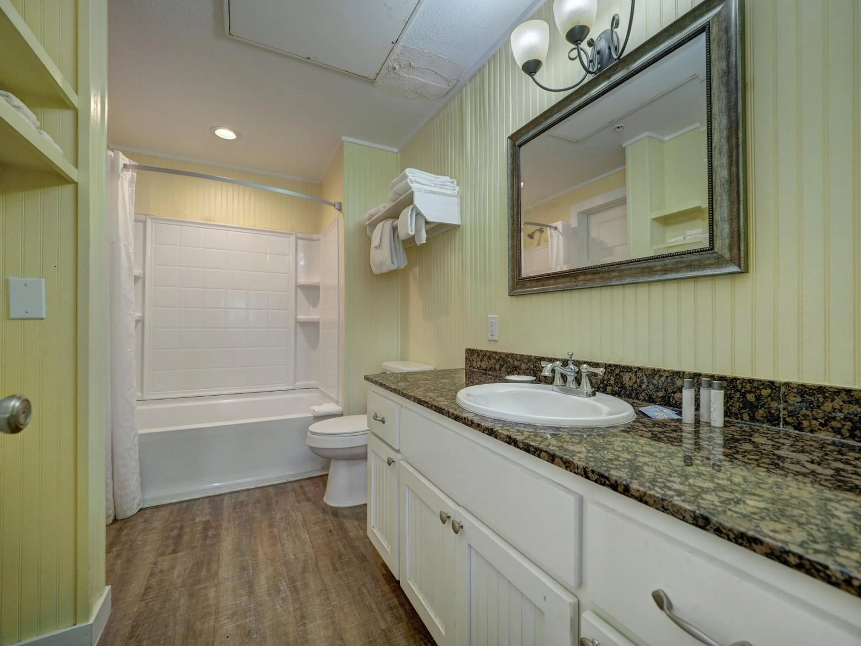 Shower in Seashell Village Resort near the beach with kitchens