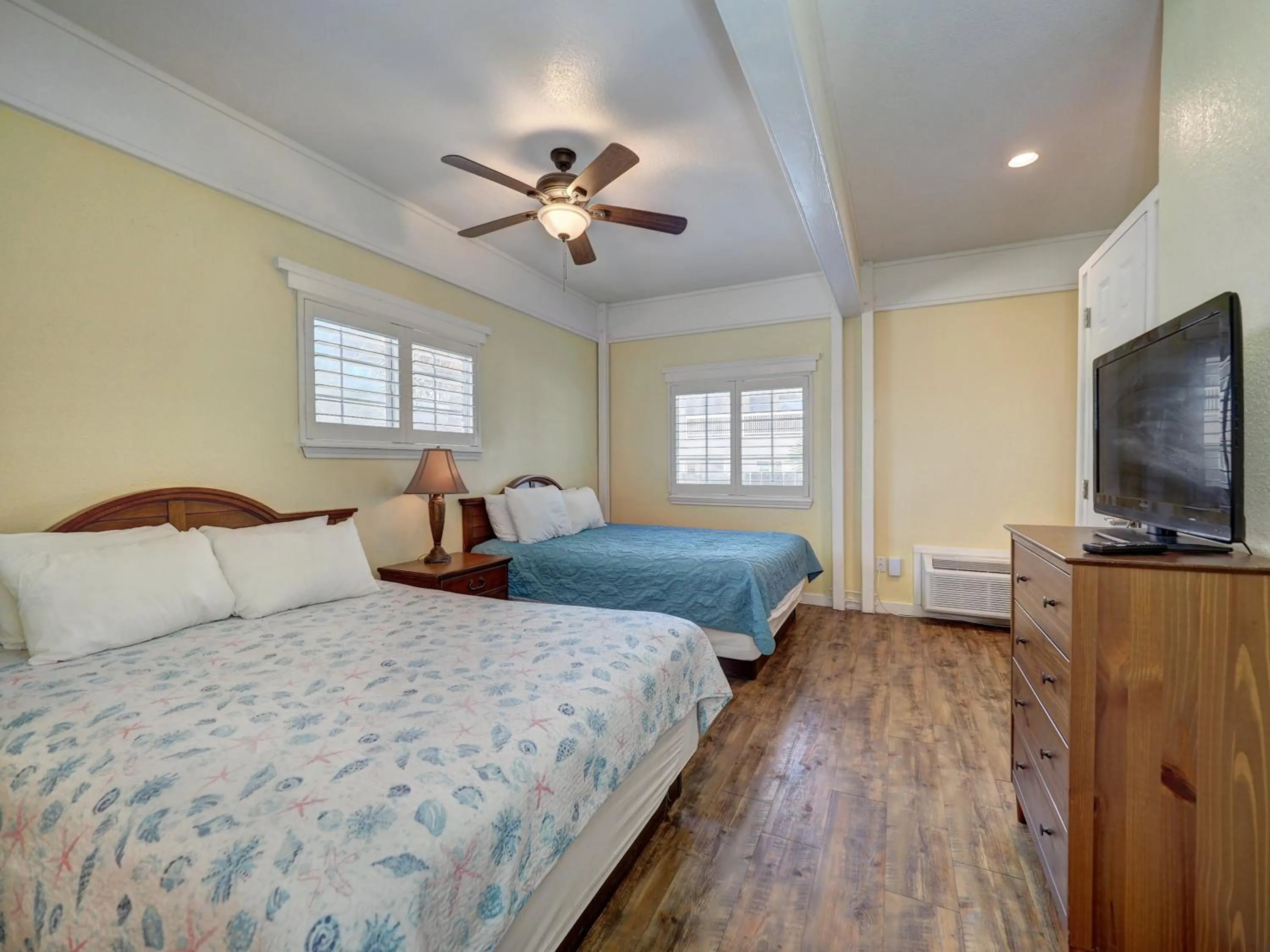 Bed in Seashell Village Resort near the beach with kitchens