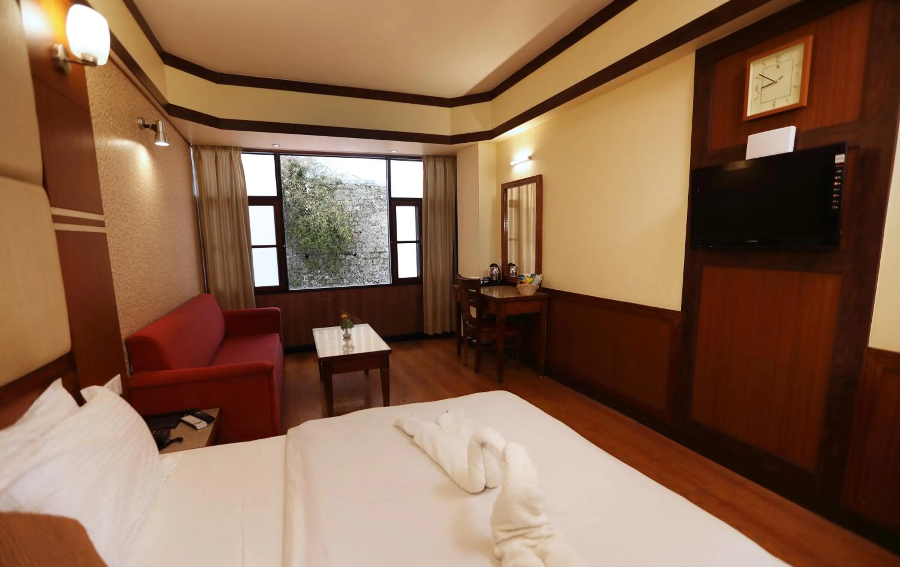 Photo of the whole room, Bed in Hotel Vishnu Palace