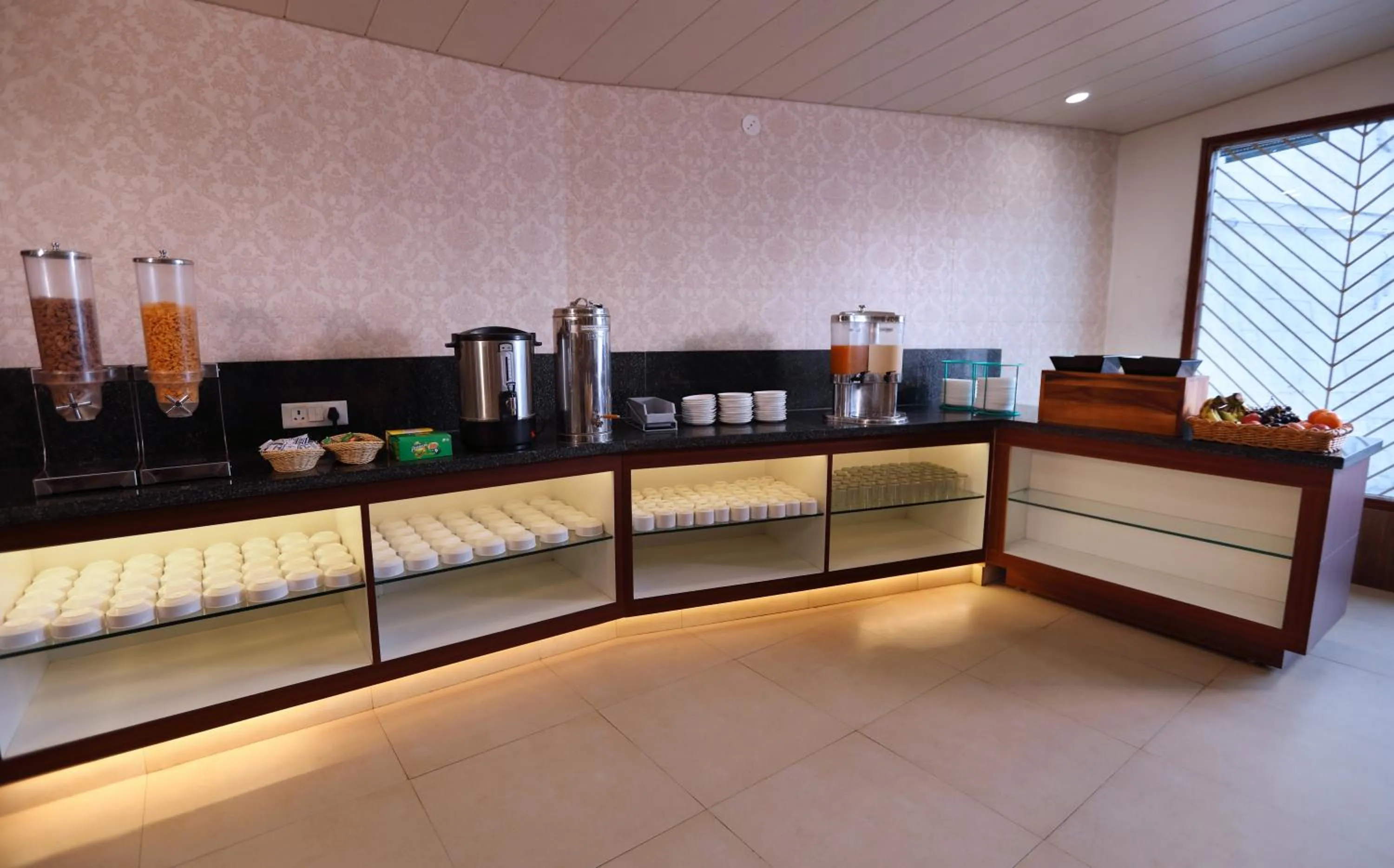 Restaurant/places to eat in Hotel Vishnu Palace