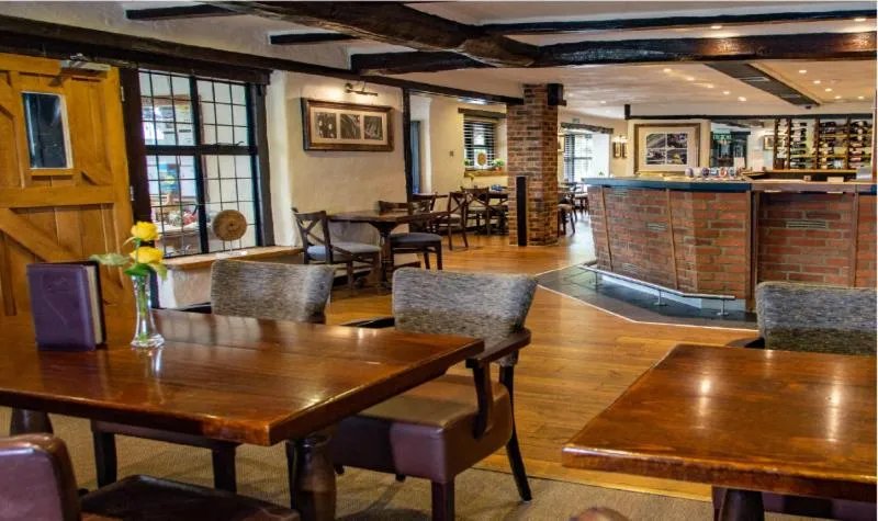 Restaurant/places to eat in Stirrups Hotel