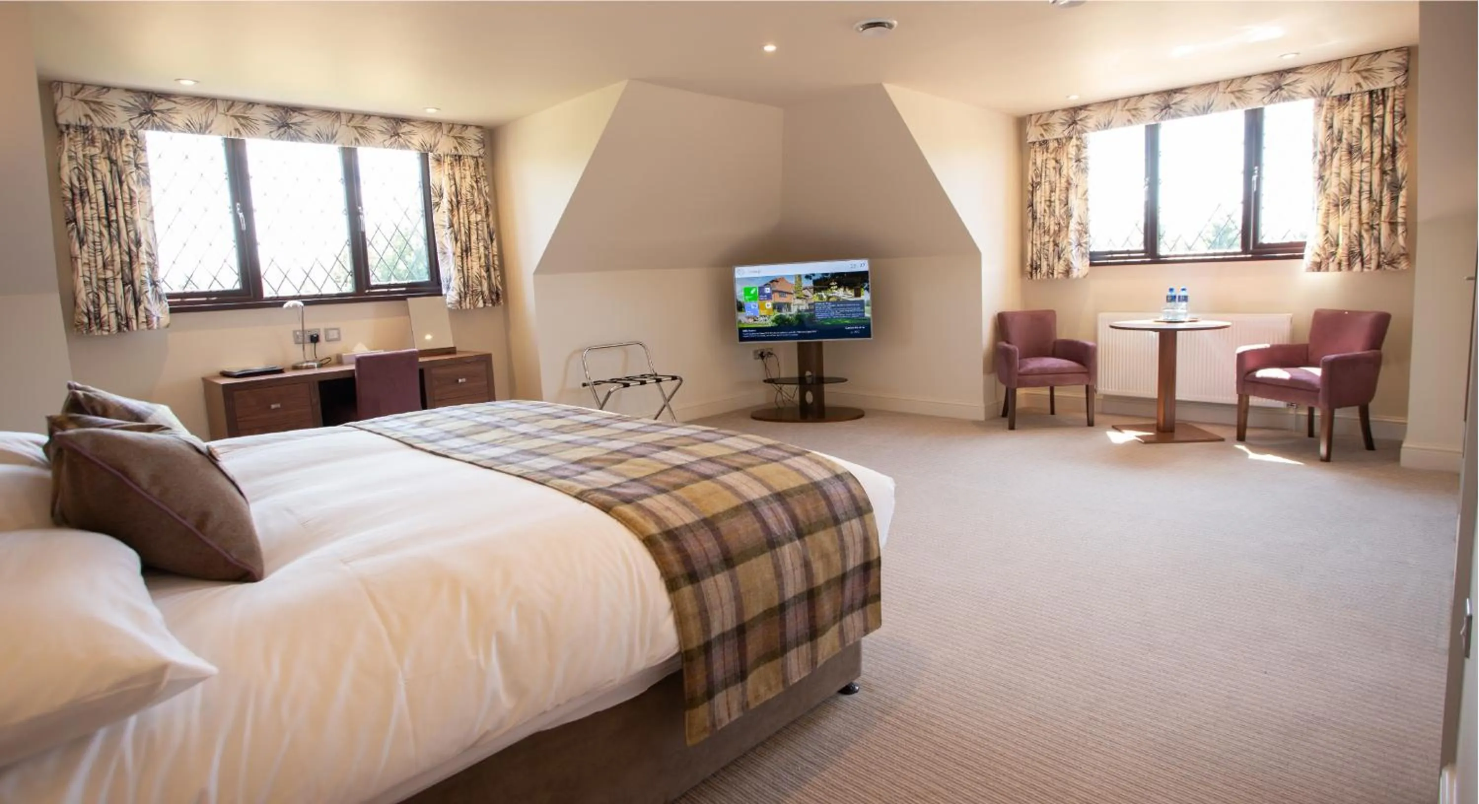 Bedroom, Bed in Stirrups Hotel